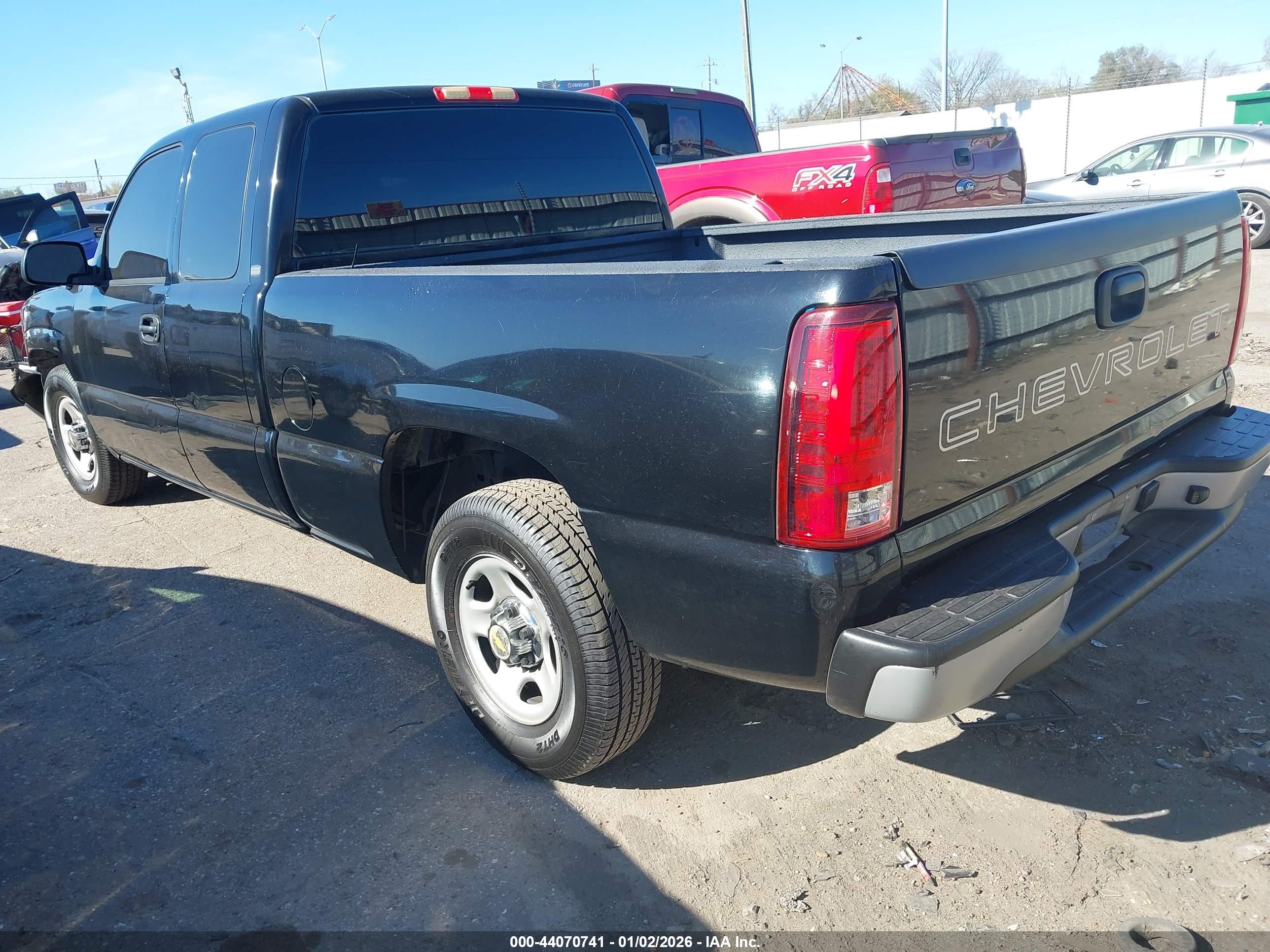 CHEVROLET SILVERADO image 3