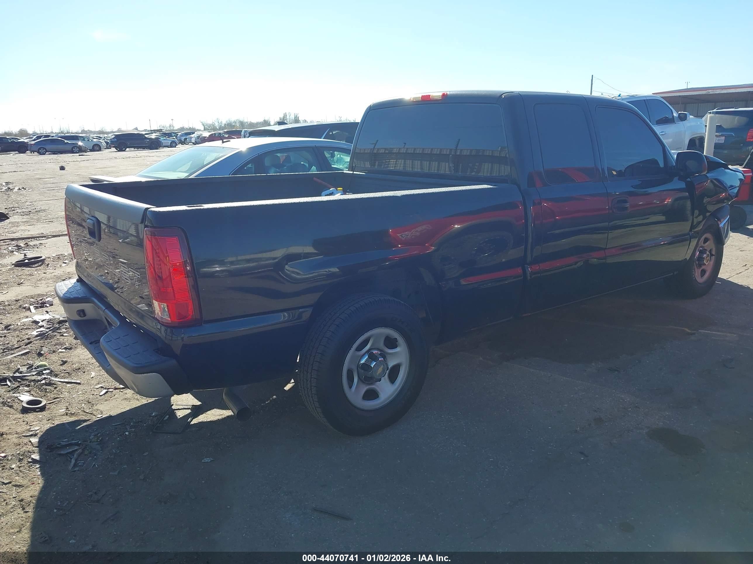 CHEVROLET SILVERADO image 4