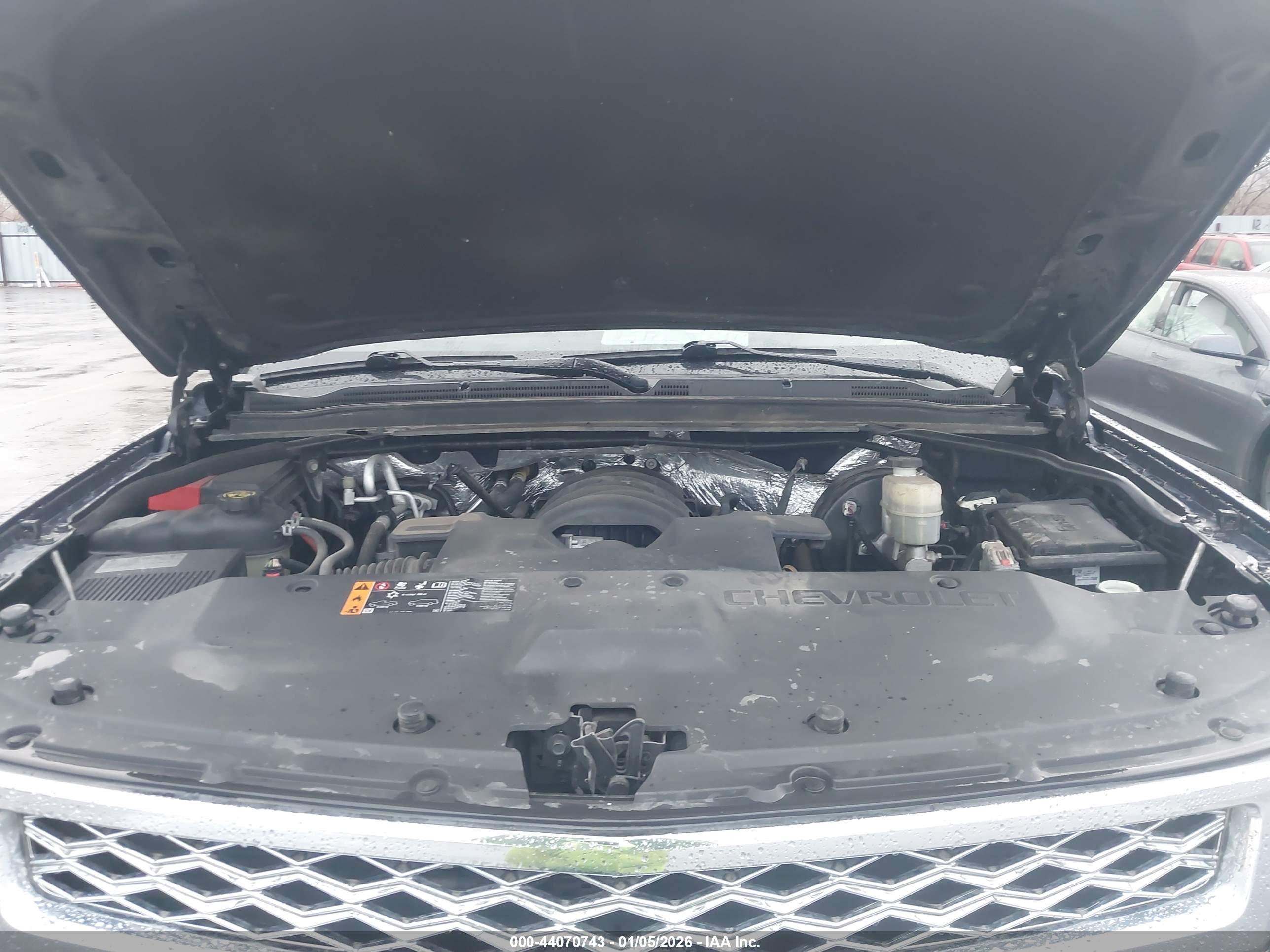 CHEVROLET SUBURBAN image 10
