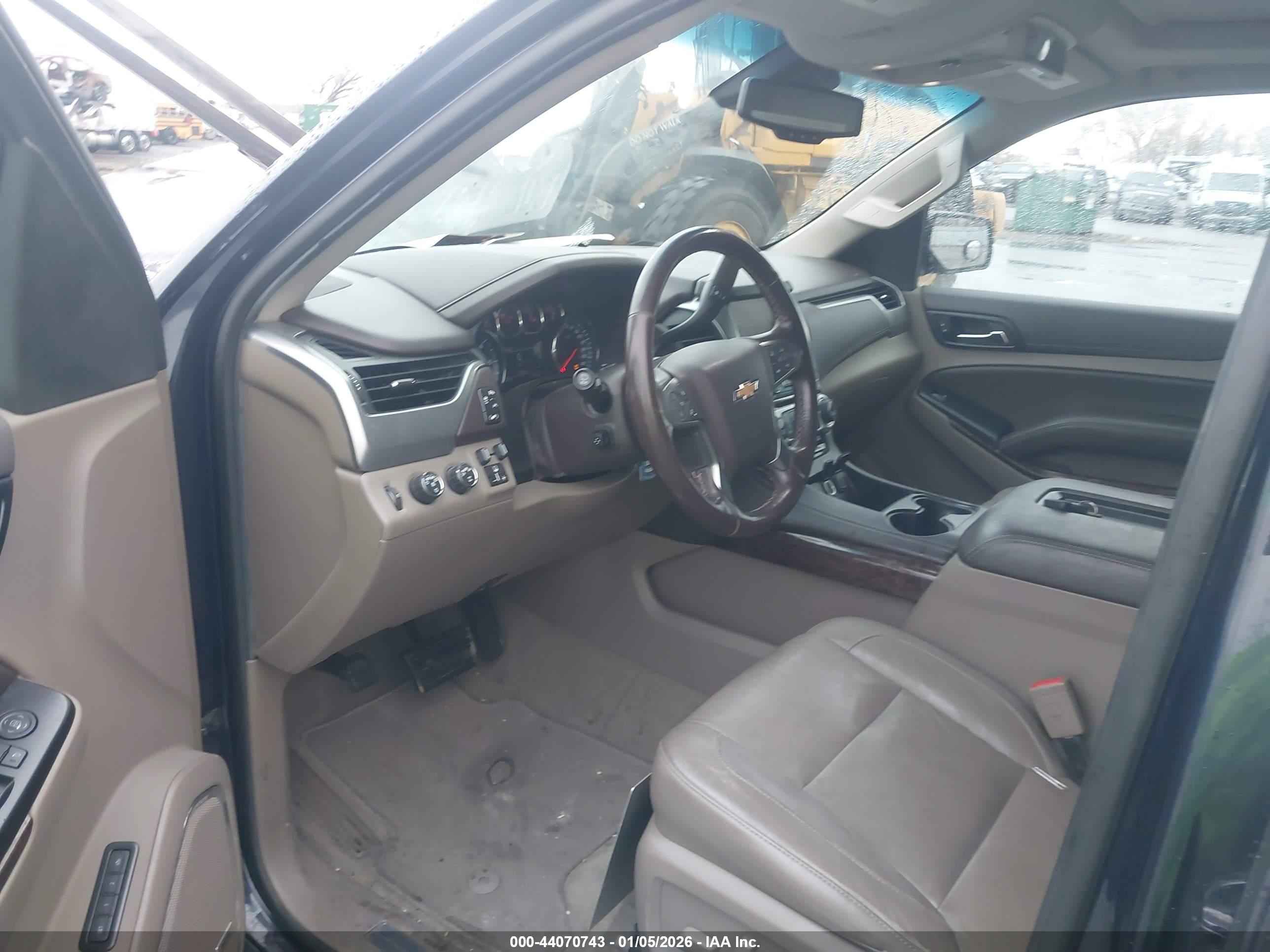 CHEVROLET SUBURBAN image 5