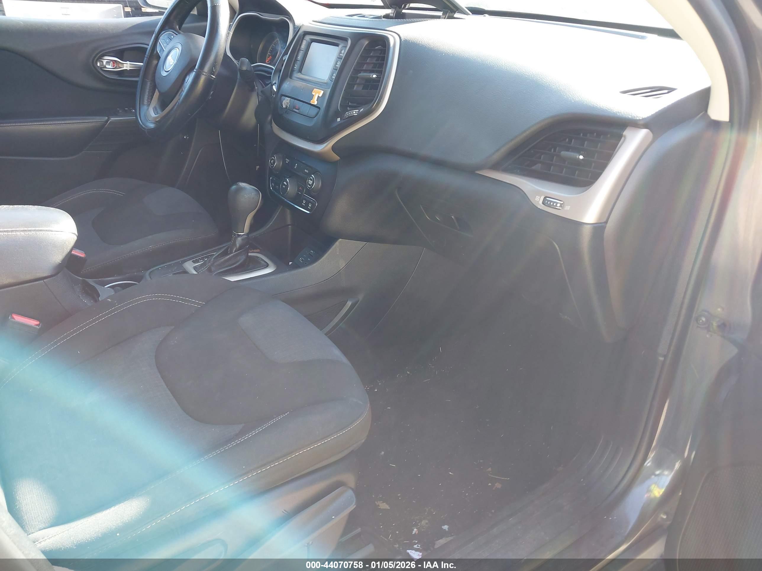 JEEP CHEROKEE image 5