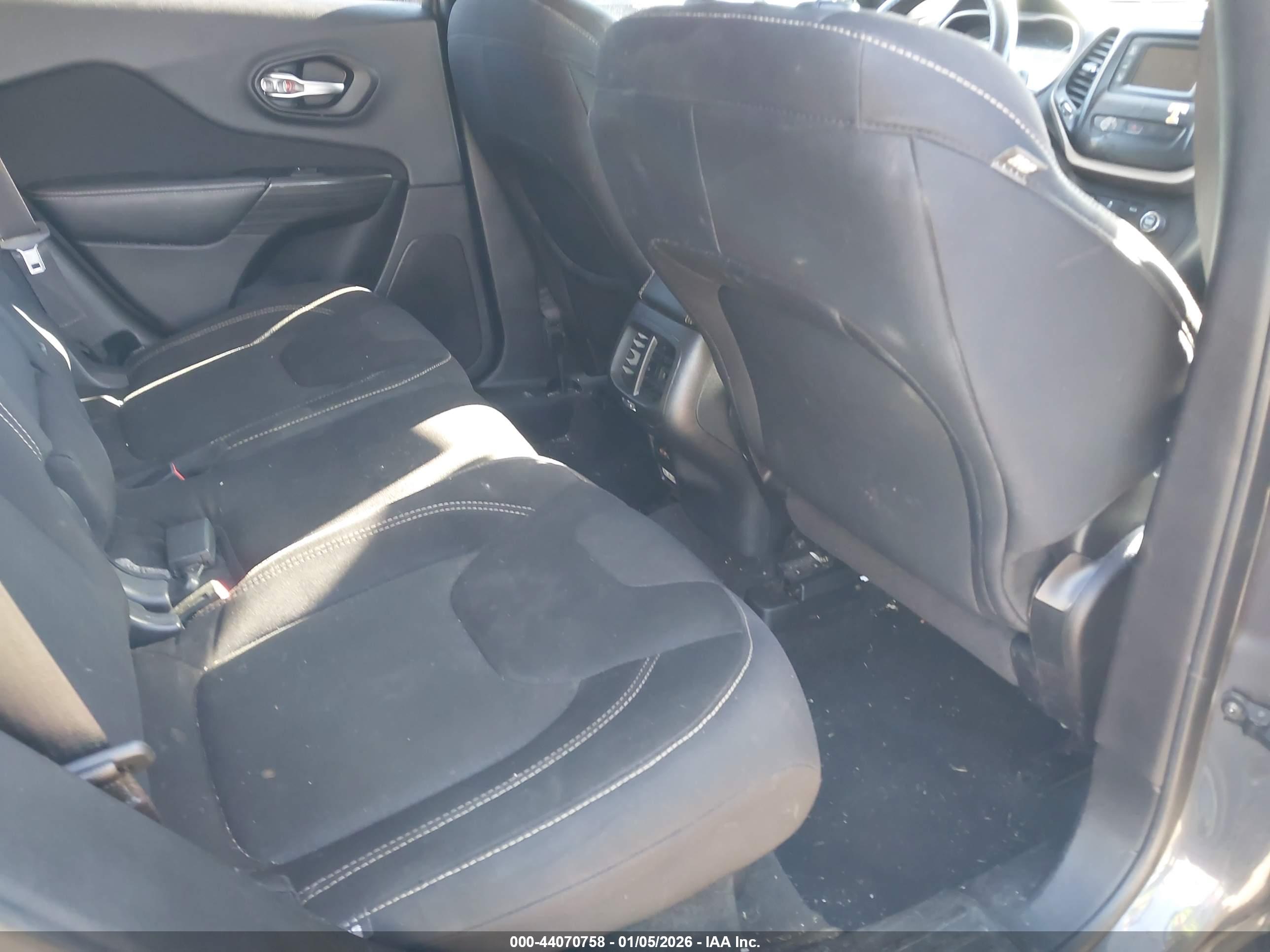 JEEP CHEROKEE image 8