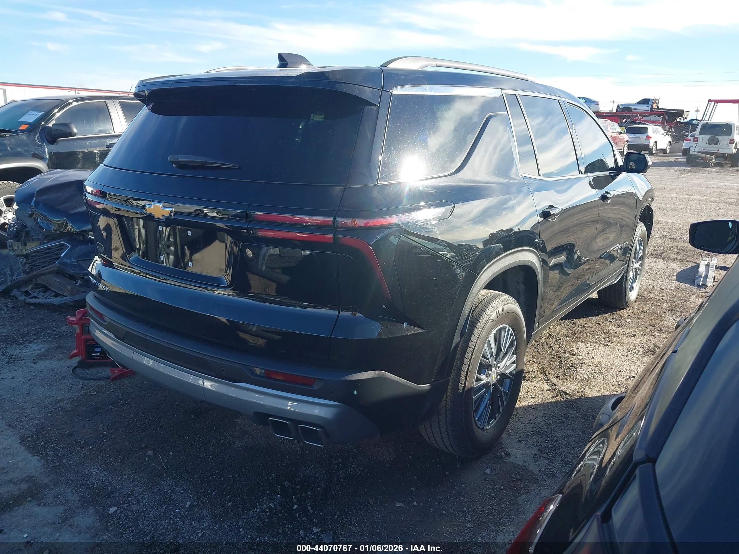 CHEVROLET TRAVERSE image 4