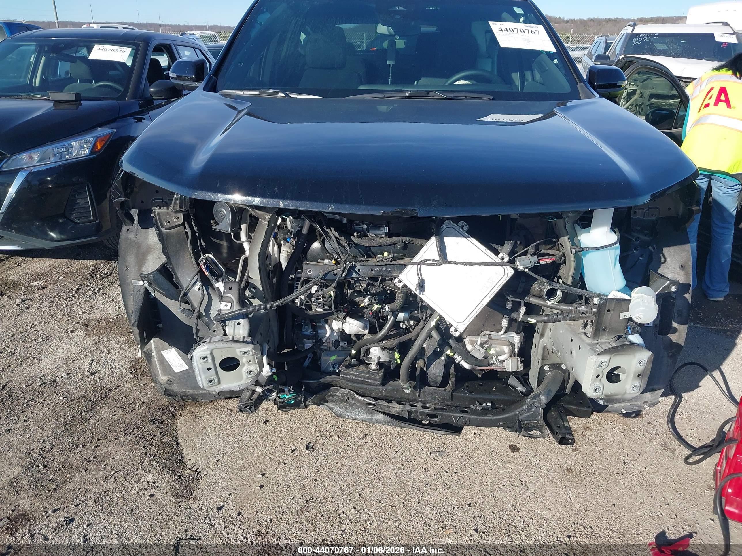 CHEVROLET TRAVERSE image 6