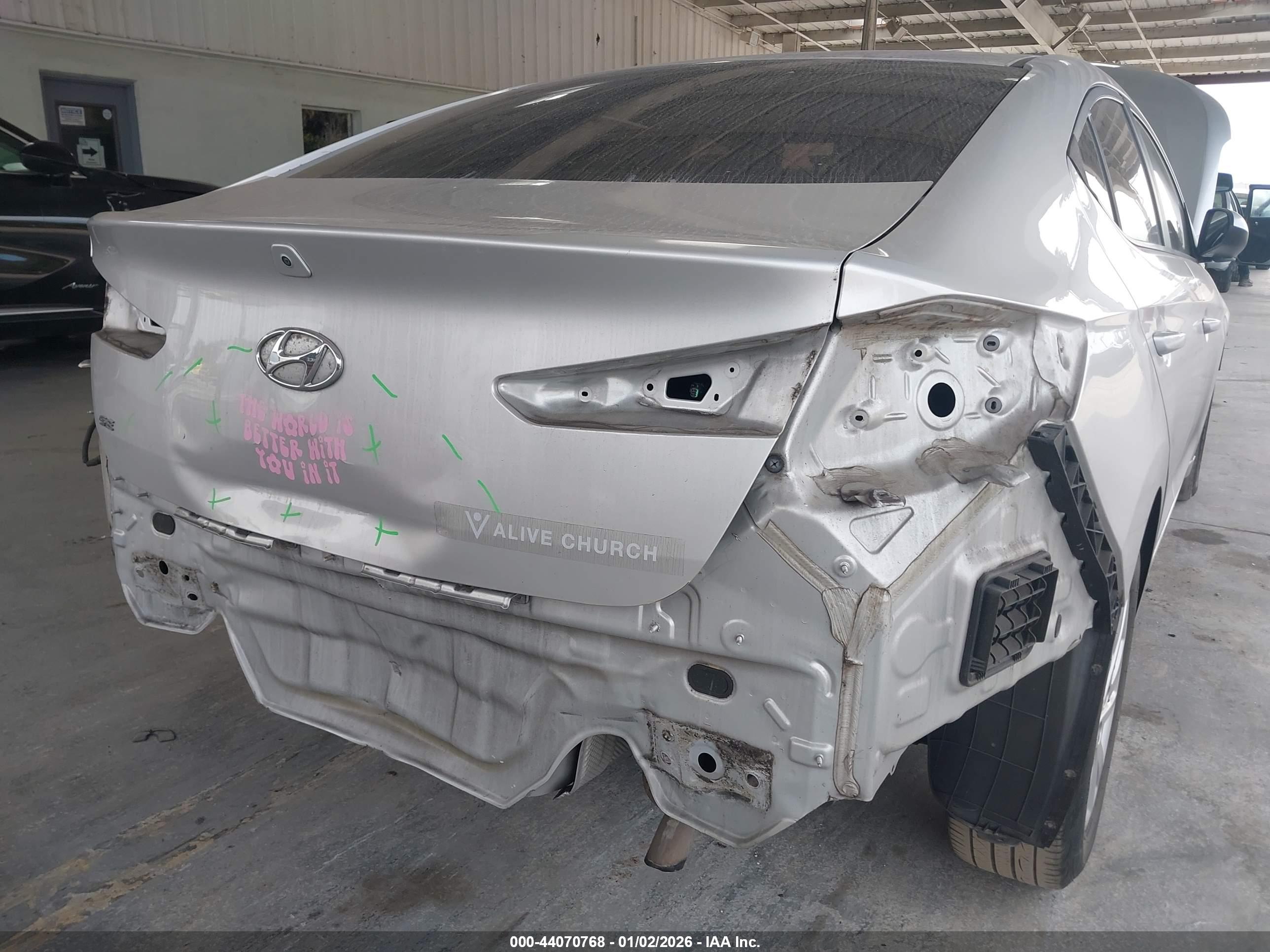 HYUNDAI ELANTRA image 6