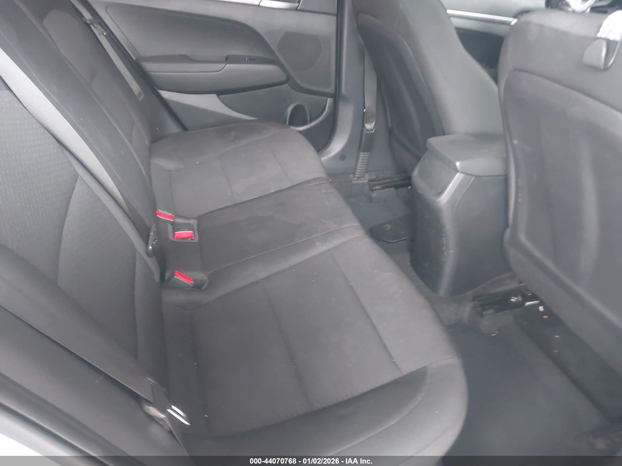 HYUNDAI ELANTRA image 8