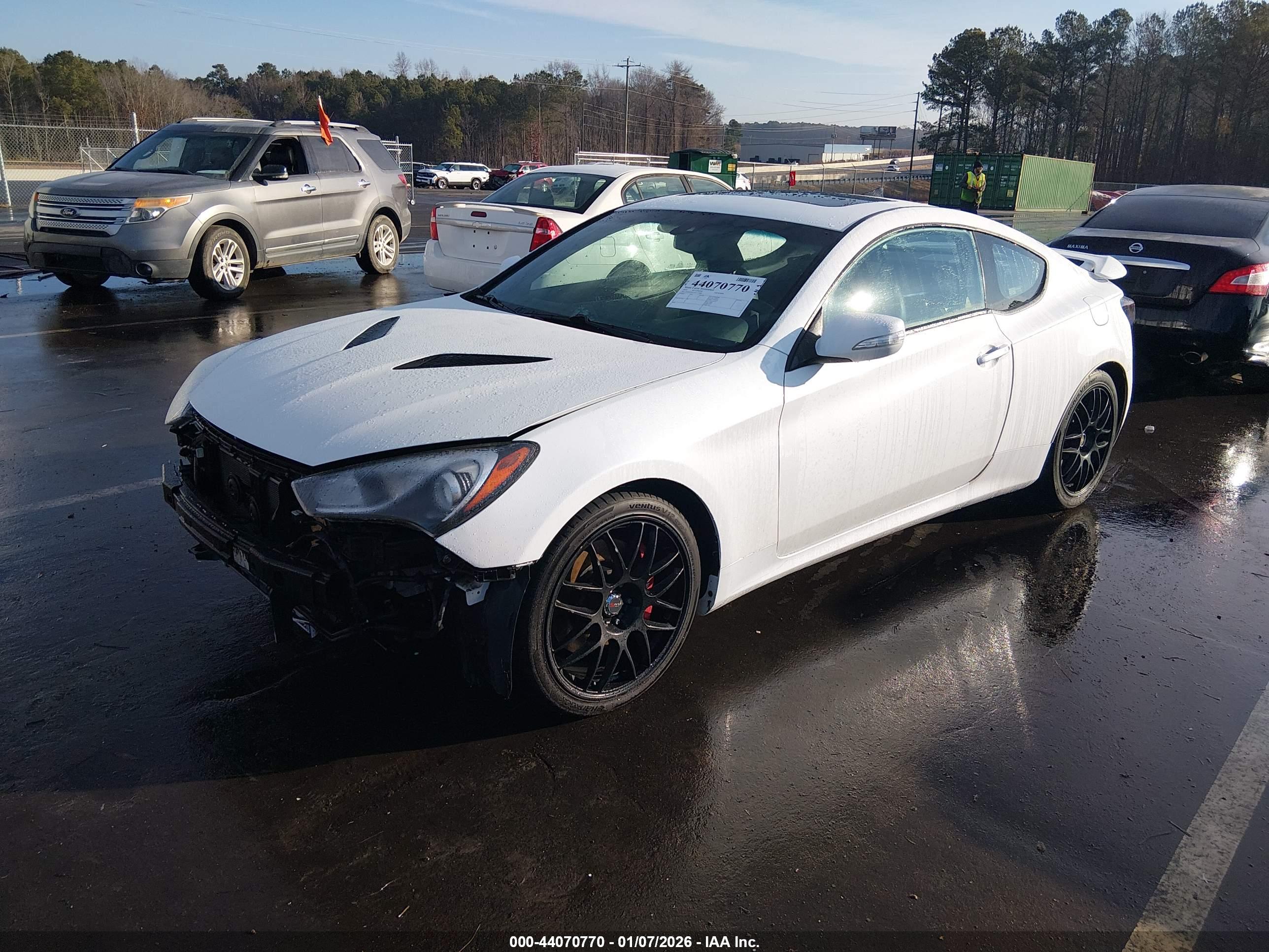 HYUNDAI GENESIS image 2