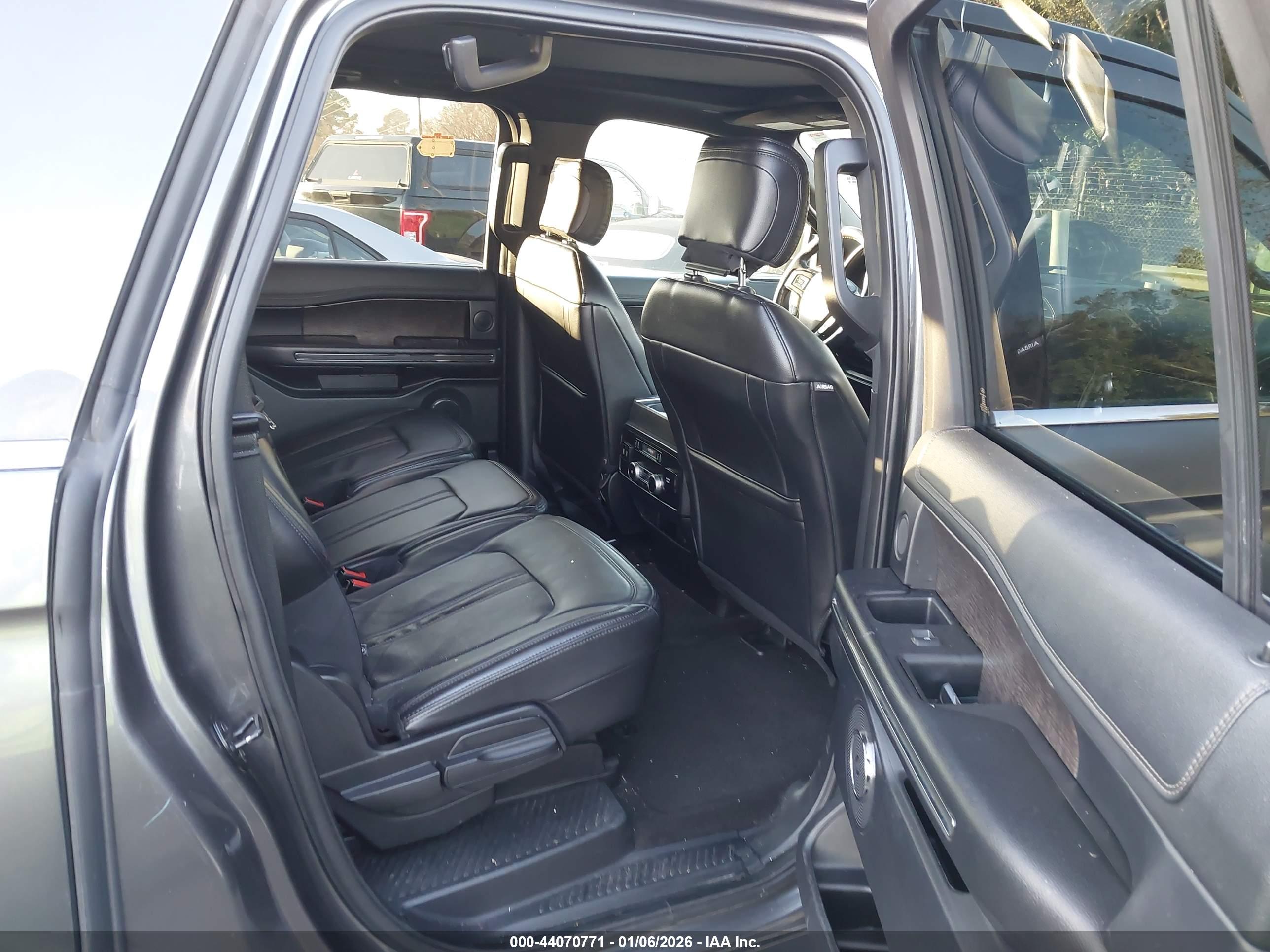 FORD EXPEDITION image 8