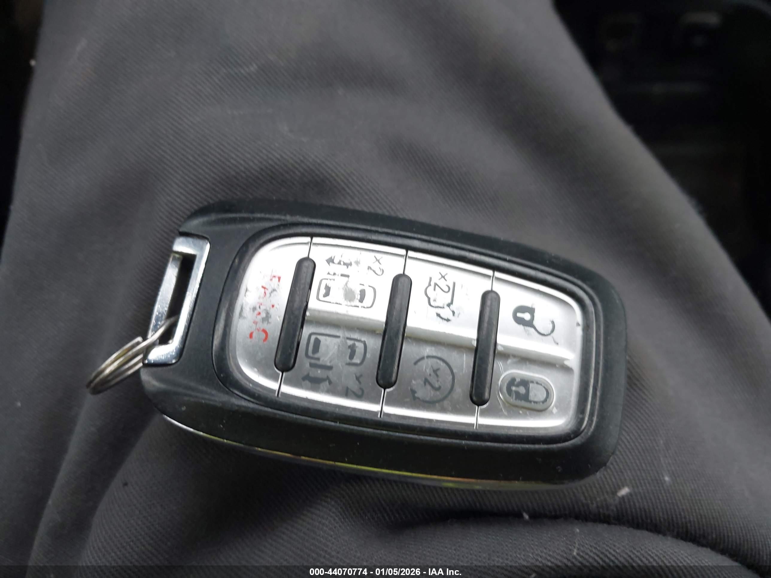 CHRYSLER PACIFICA image 11