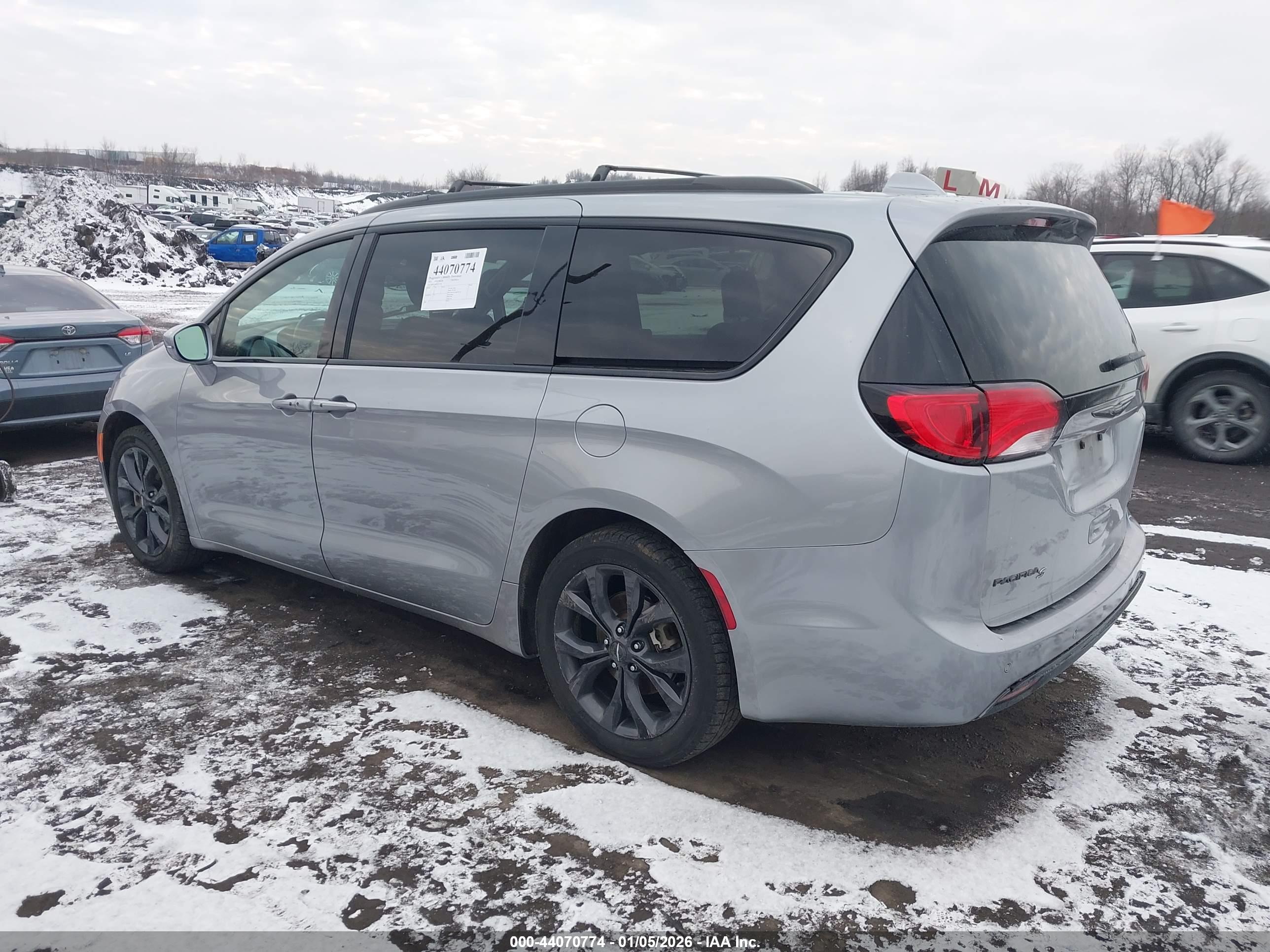 CHRYSLER PACIFICA image 3