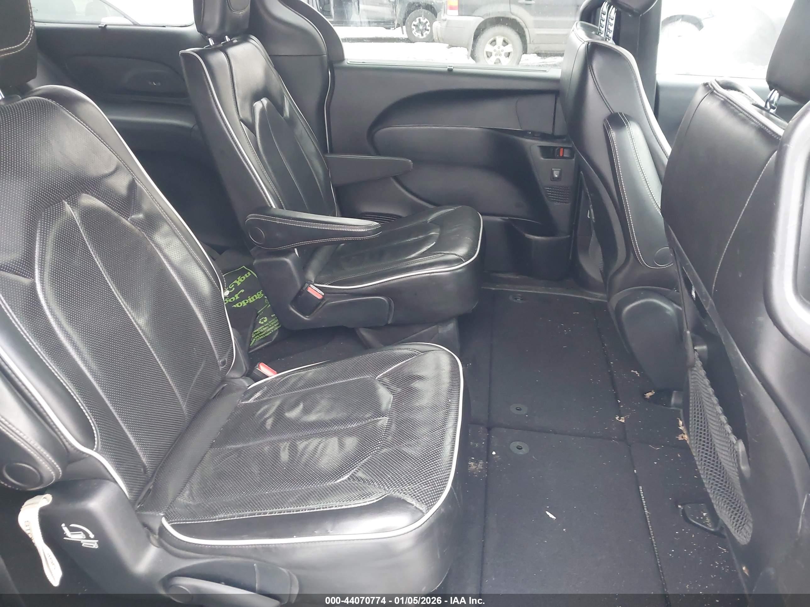 CHRYSLER PACIFICA image 8