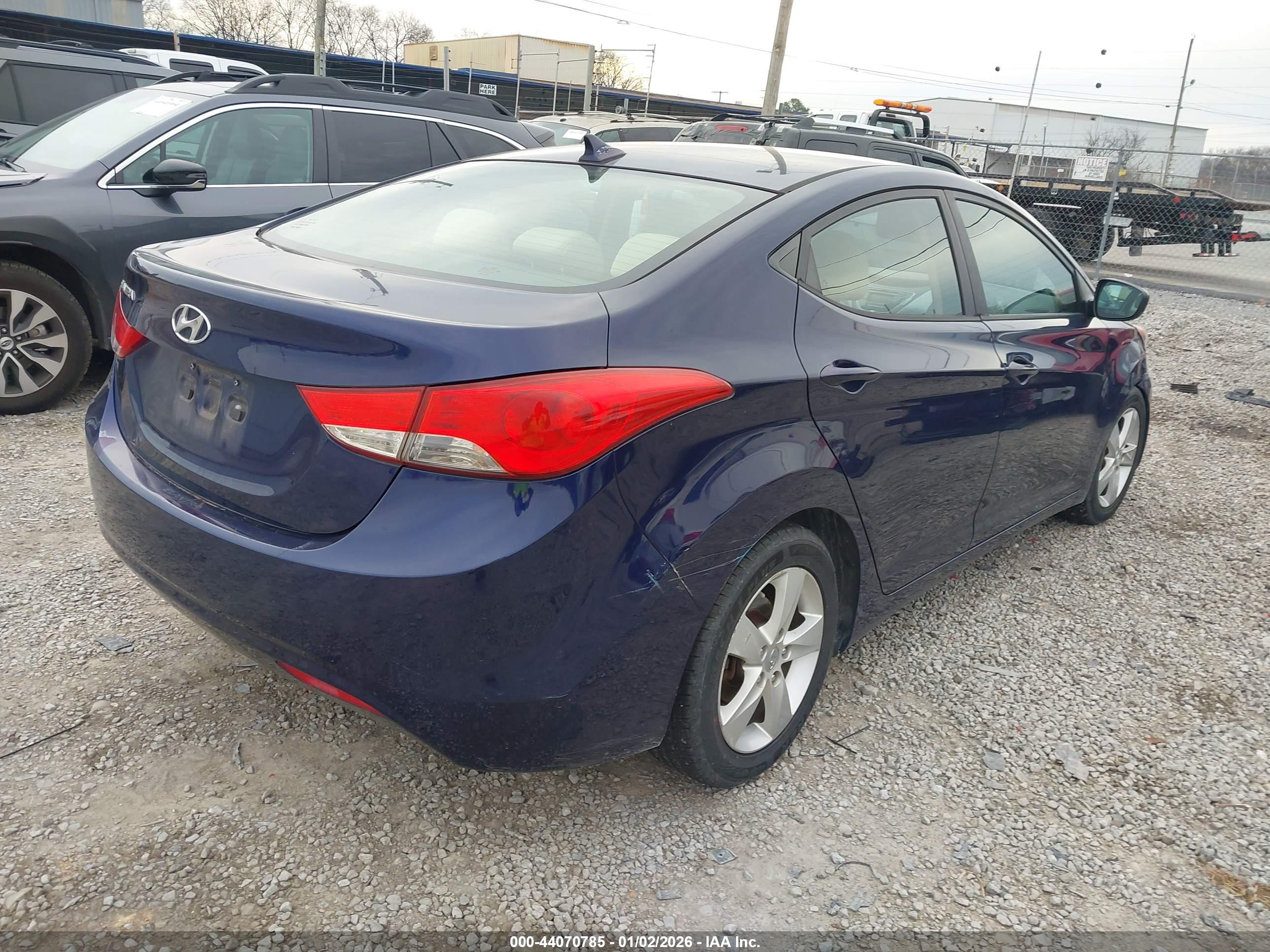 HYUNDAI ELANTRA image 4