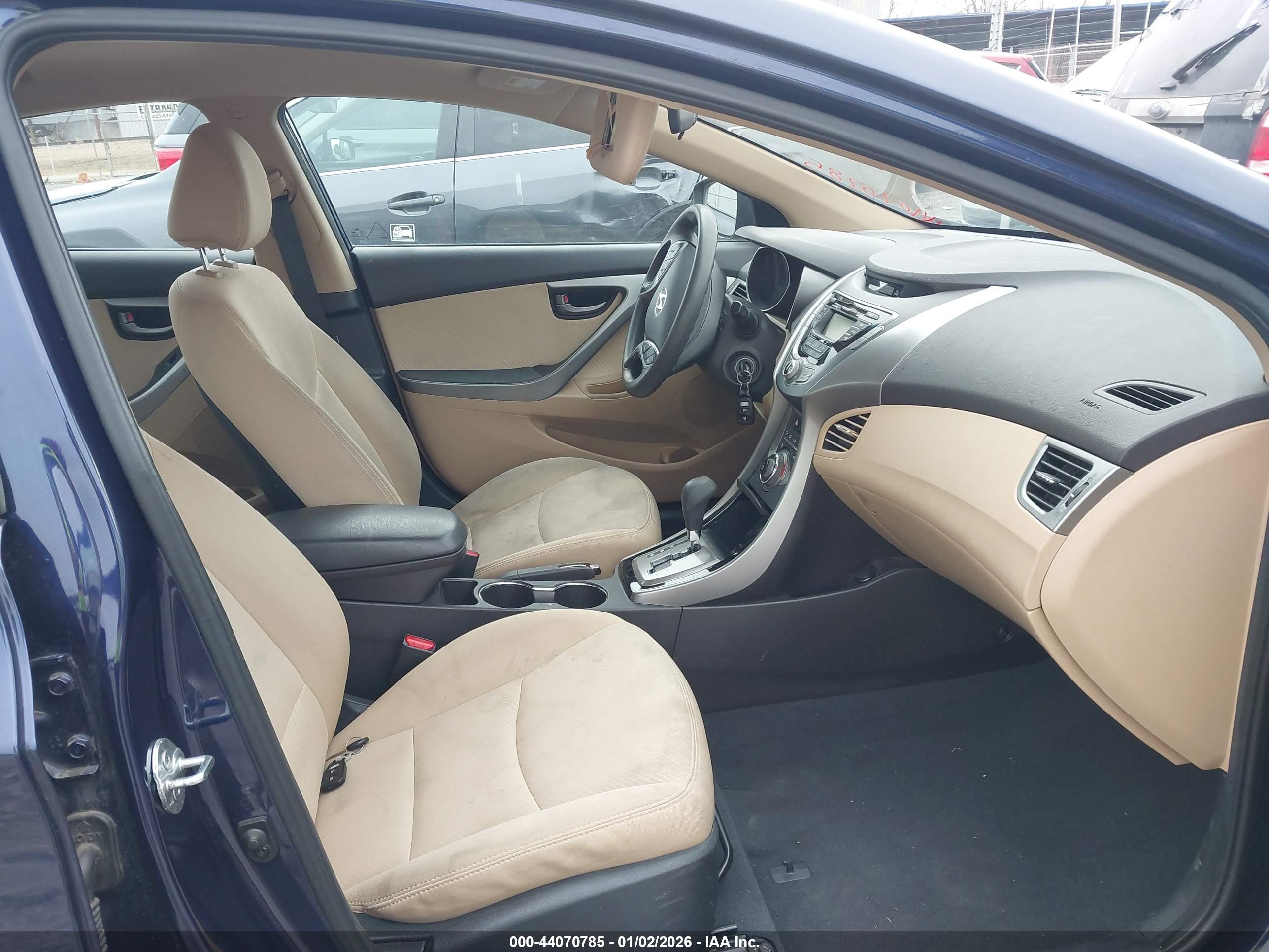 HYUNDAI ELANTRA image 5