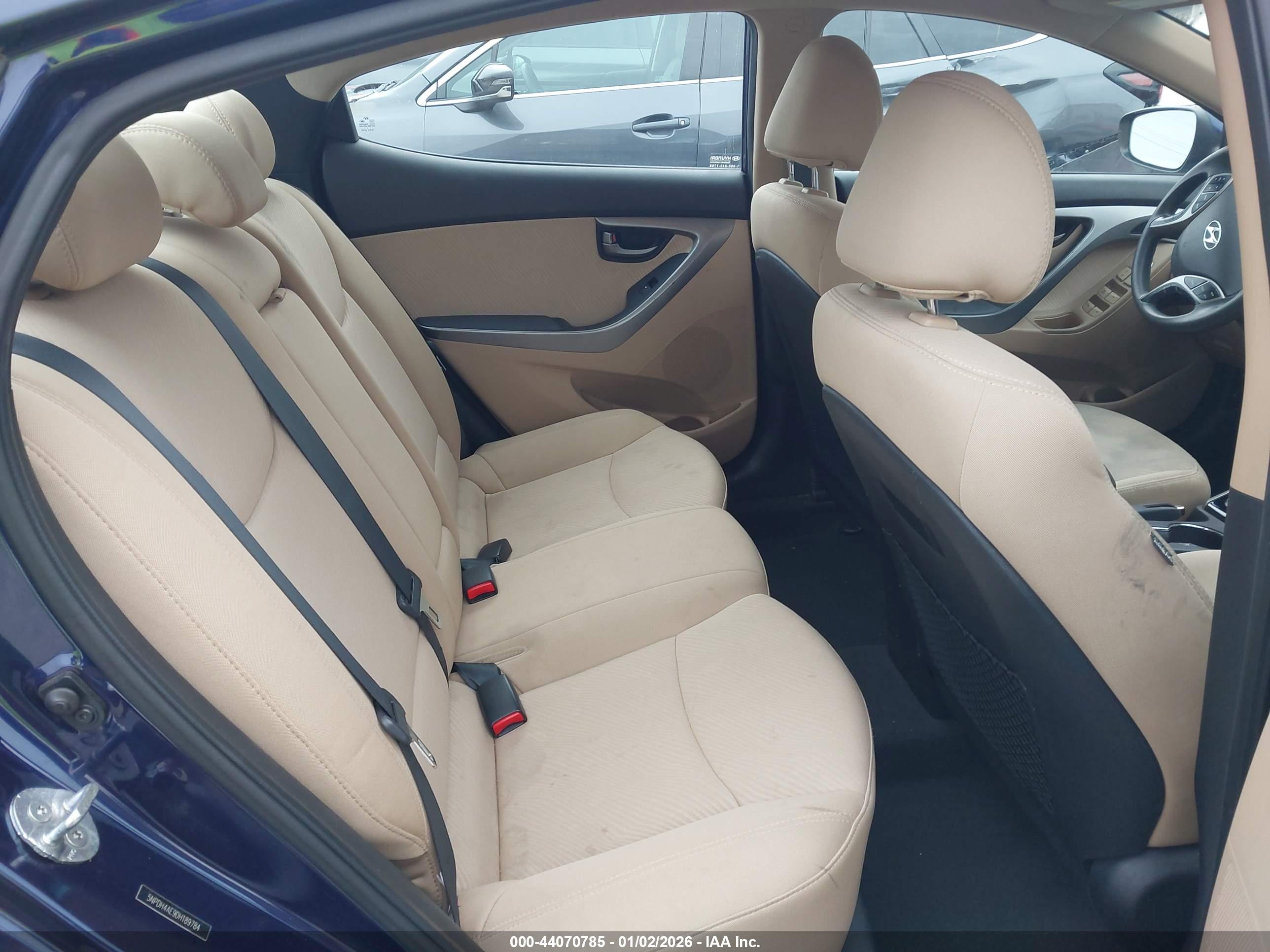 HYUNDAI ELANTRA image 8