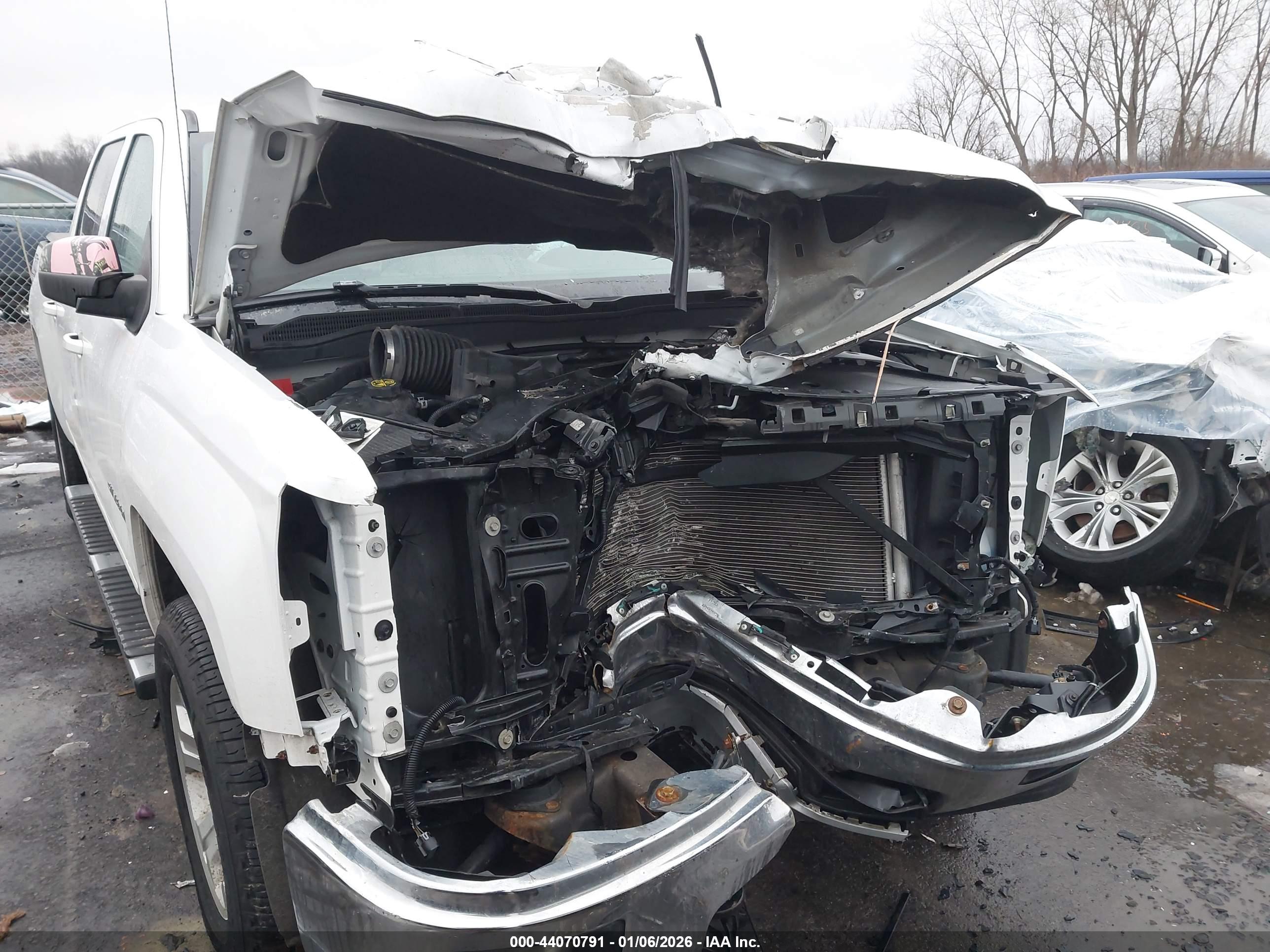 CHEVROLET SILVERADO image 6
