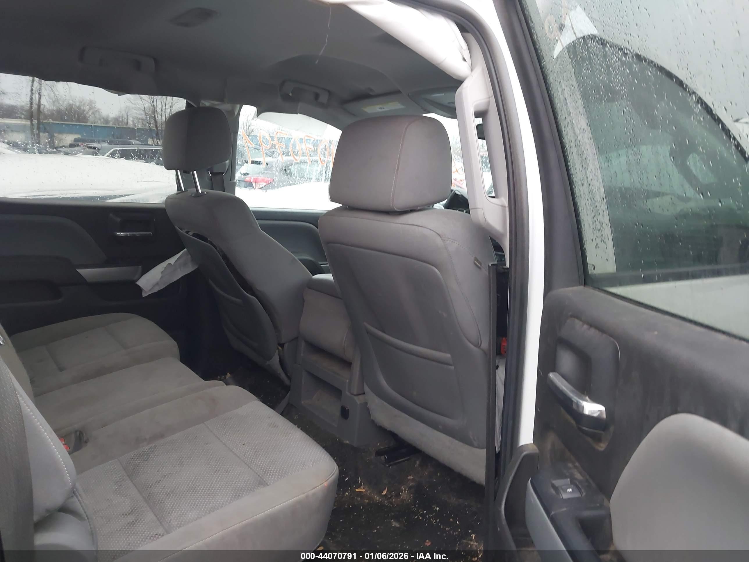 CHEVROLET SILVERADO image 8