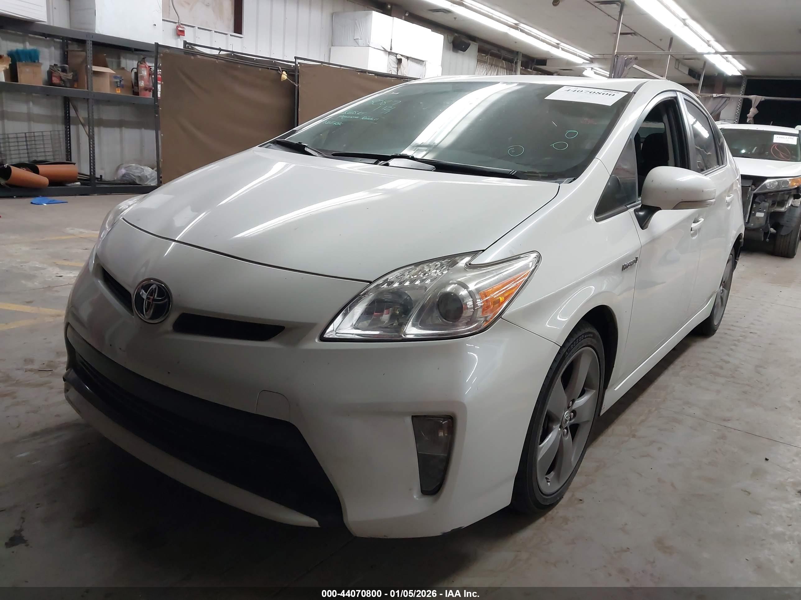 TOYOTA PRIUS image 2