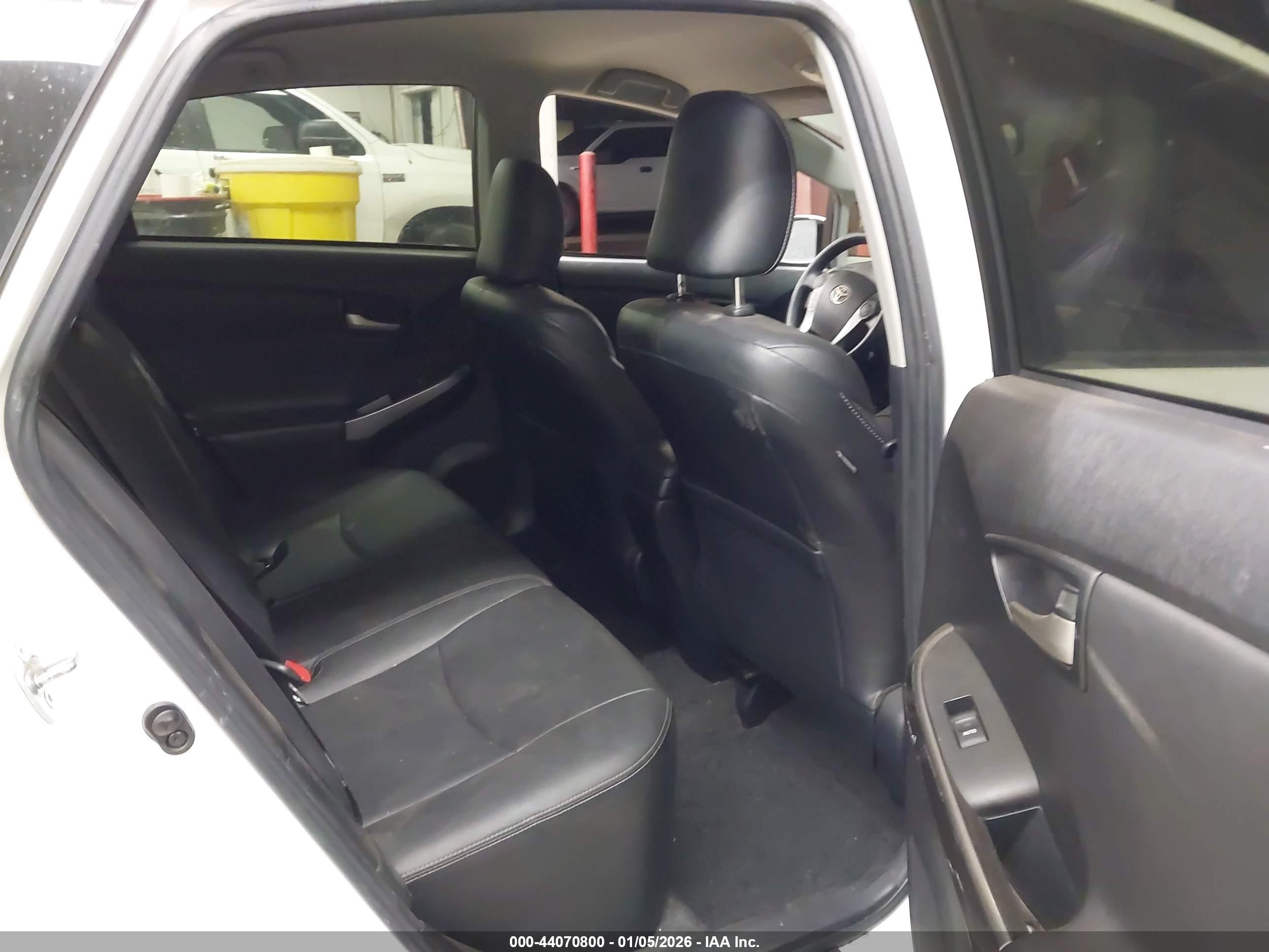 TOYOTA PRIUS image 8