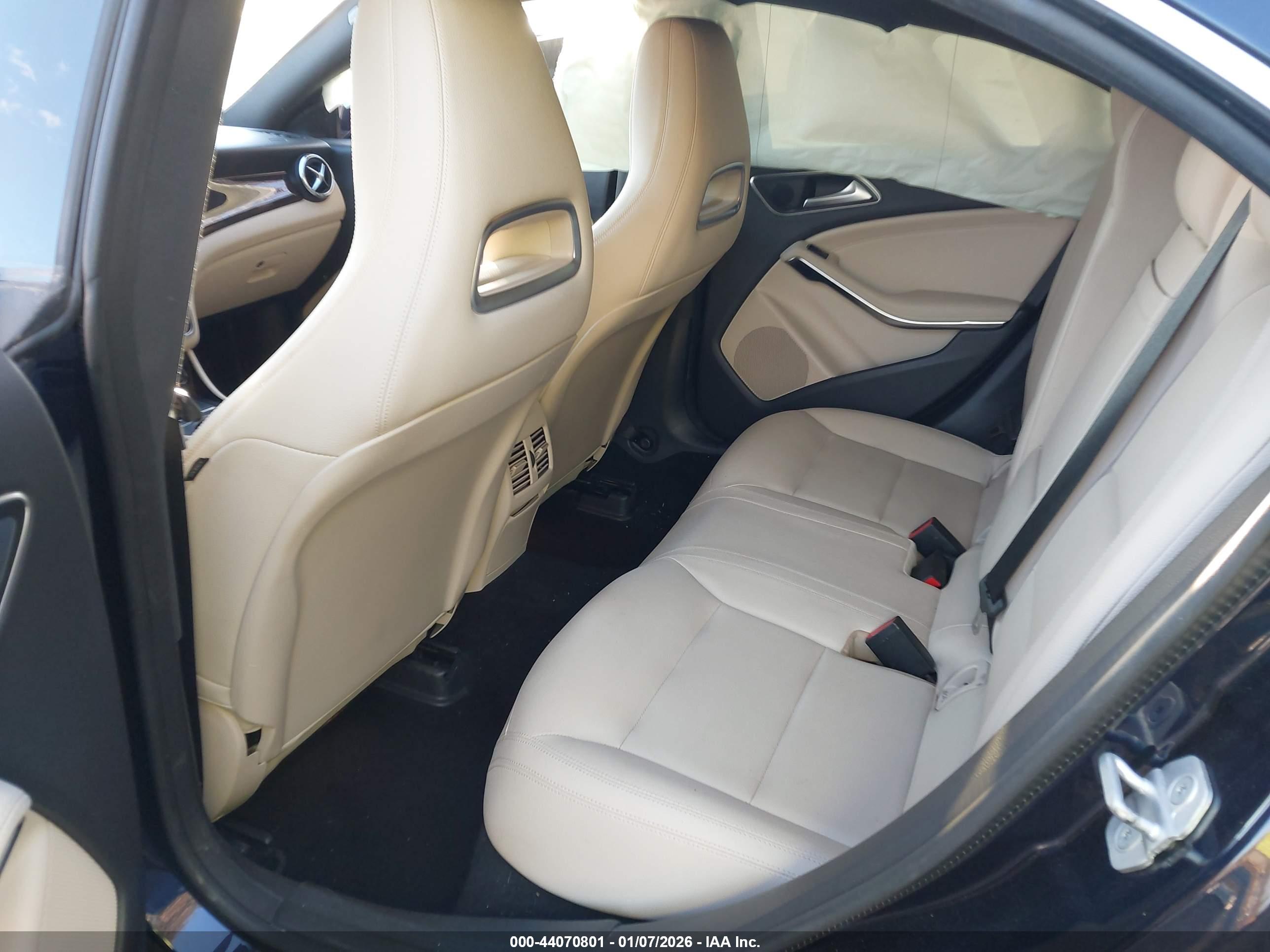 MERCEDES-BENZ CLA image 8