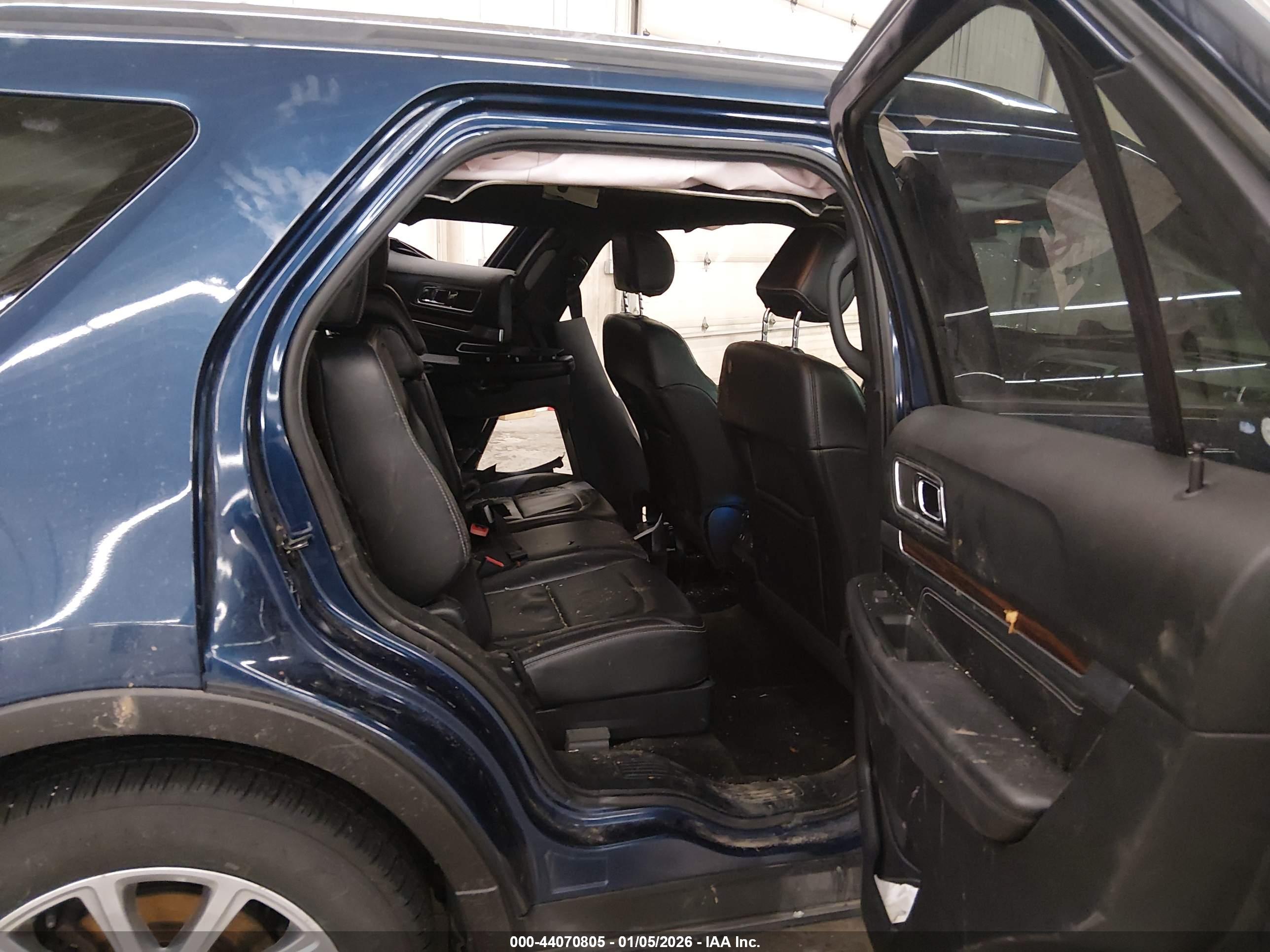 FORD EXPLORER image 8