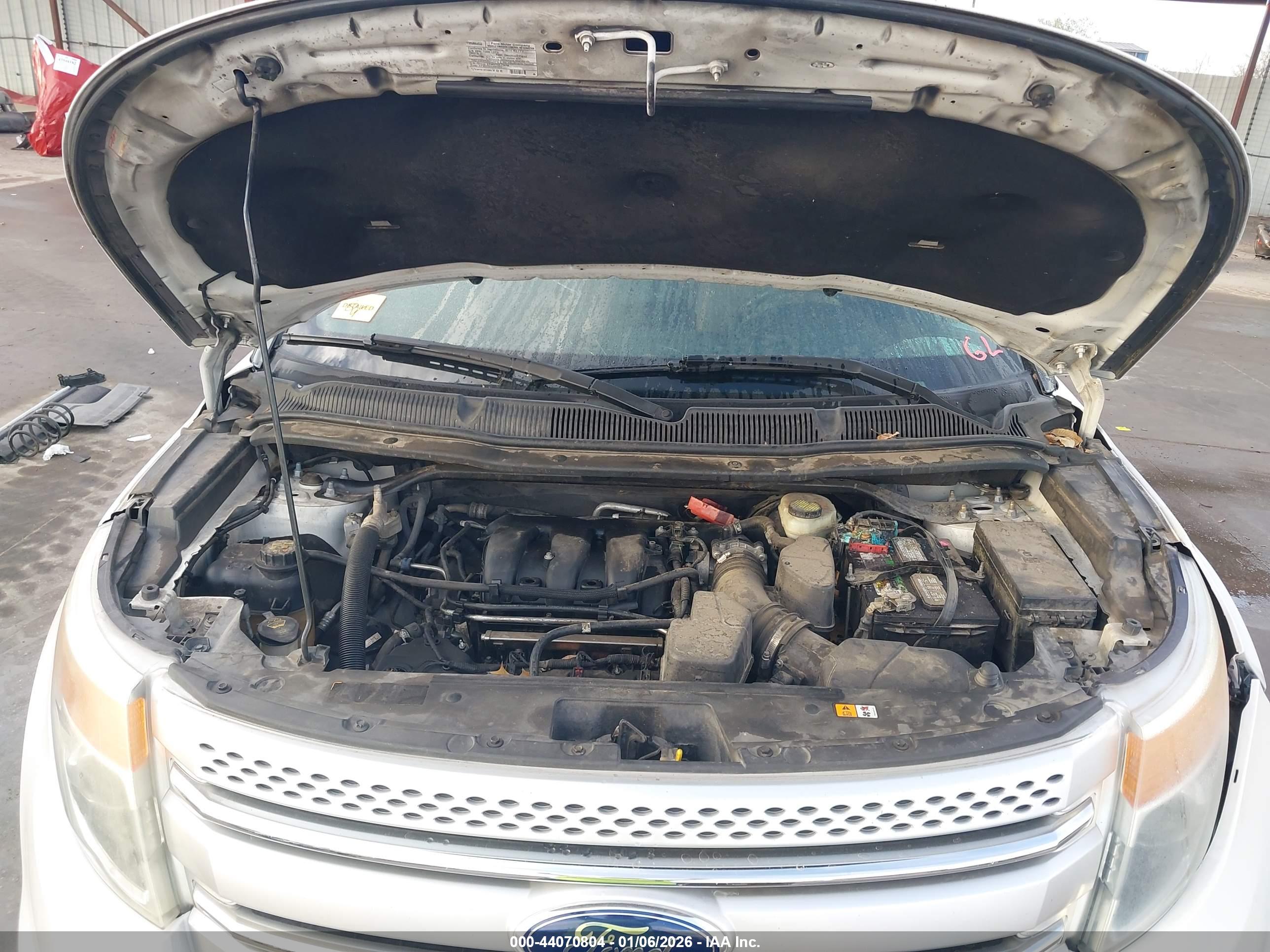 FORD EXPLORER image 10