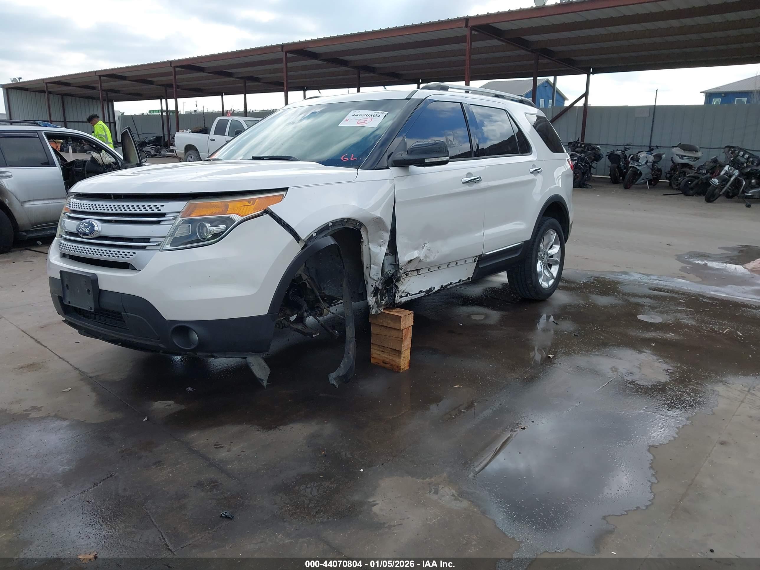 FORD EXPLORER image 2