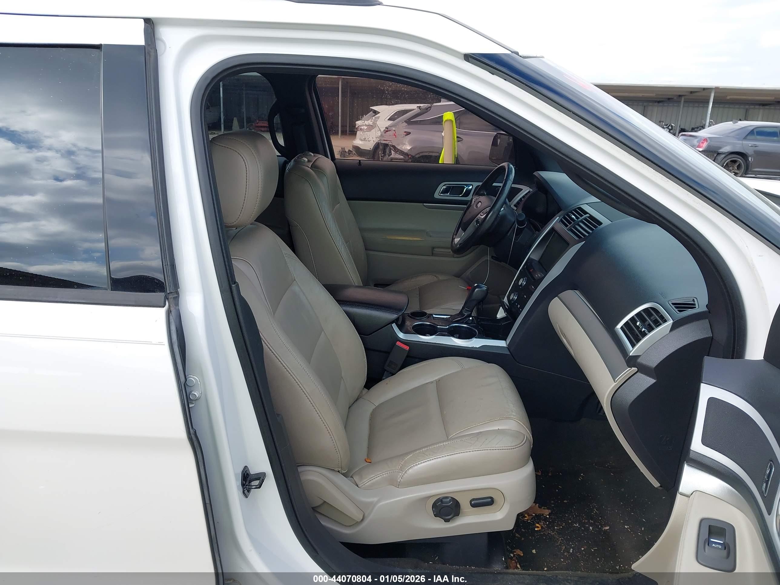 FORD EXPLORER image 5