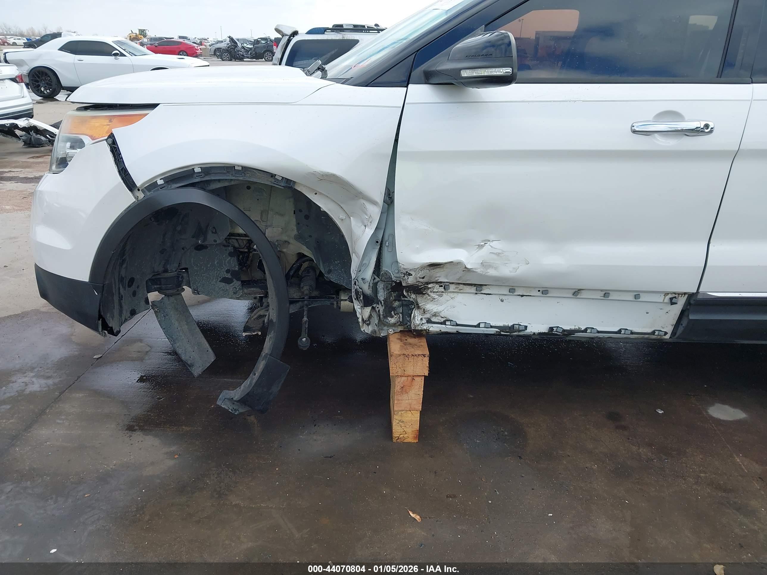 FORD EXPLORER image 6