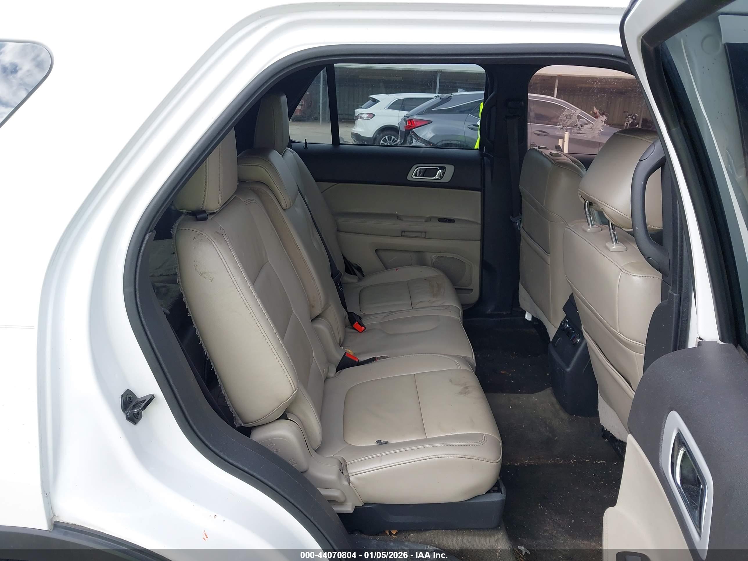 FORD EXPLORER image 8