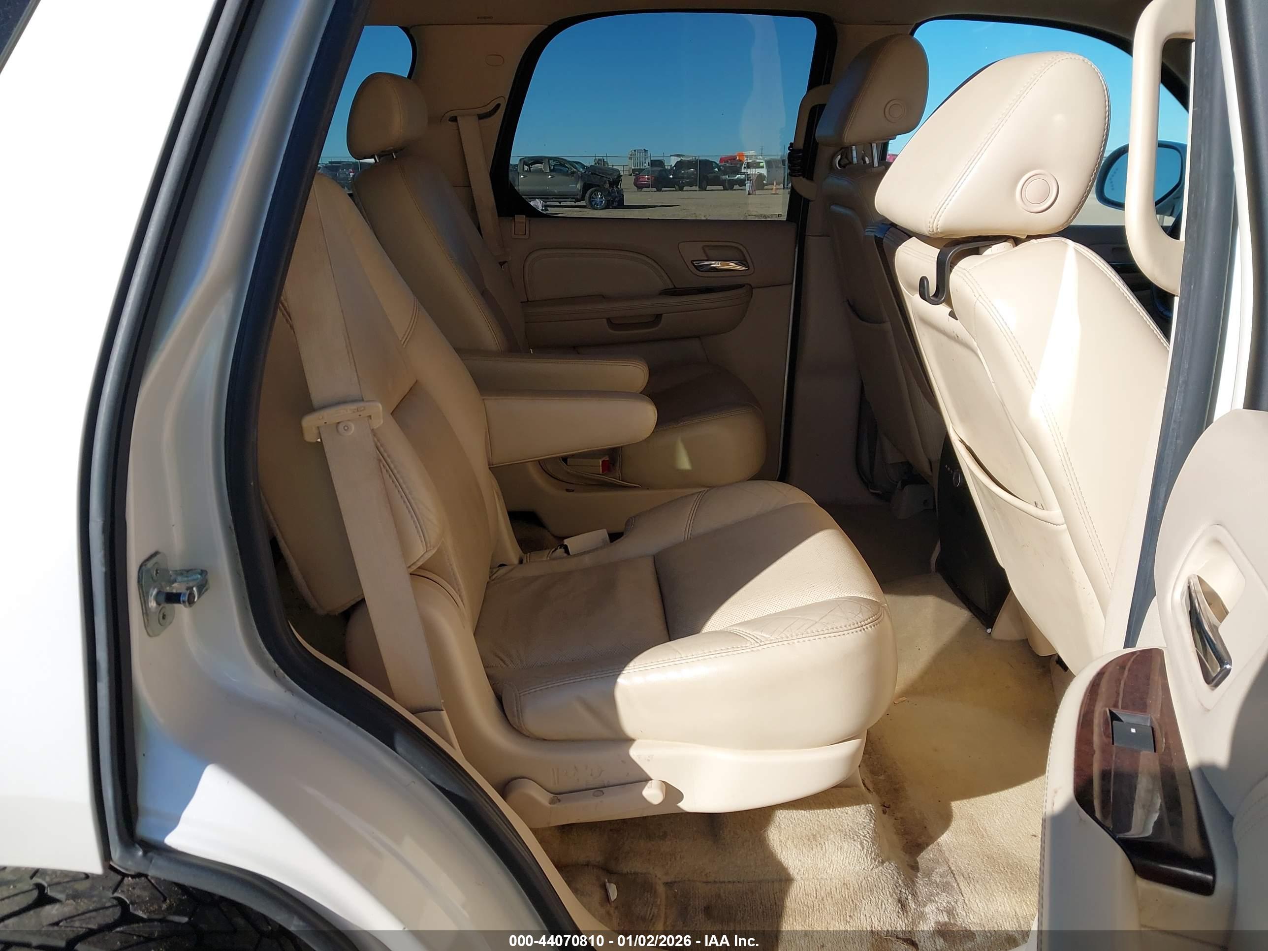 CADILLAC ESCALADE image 8