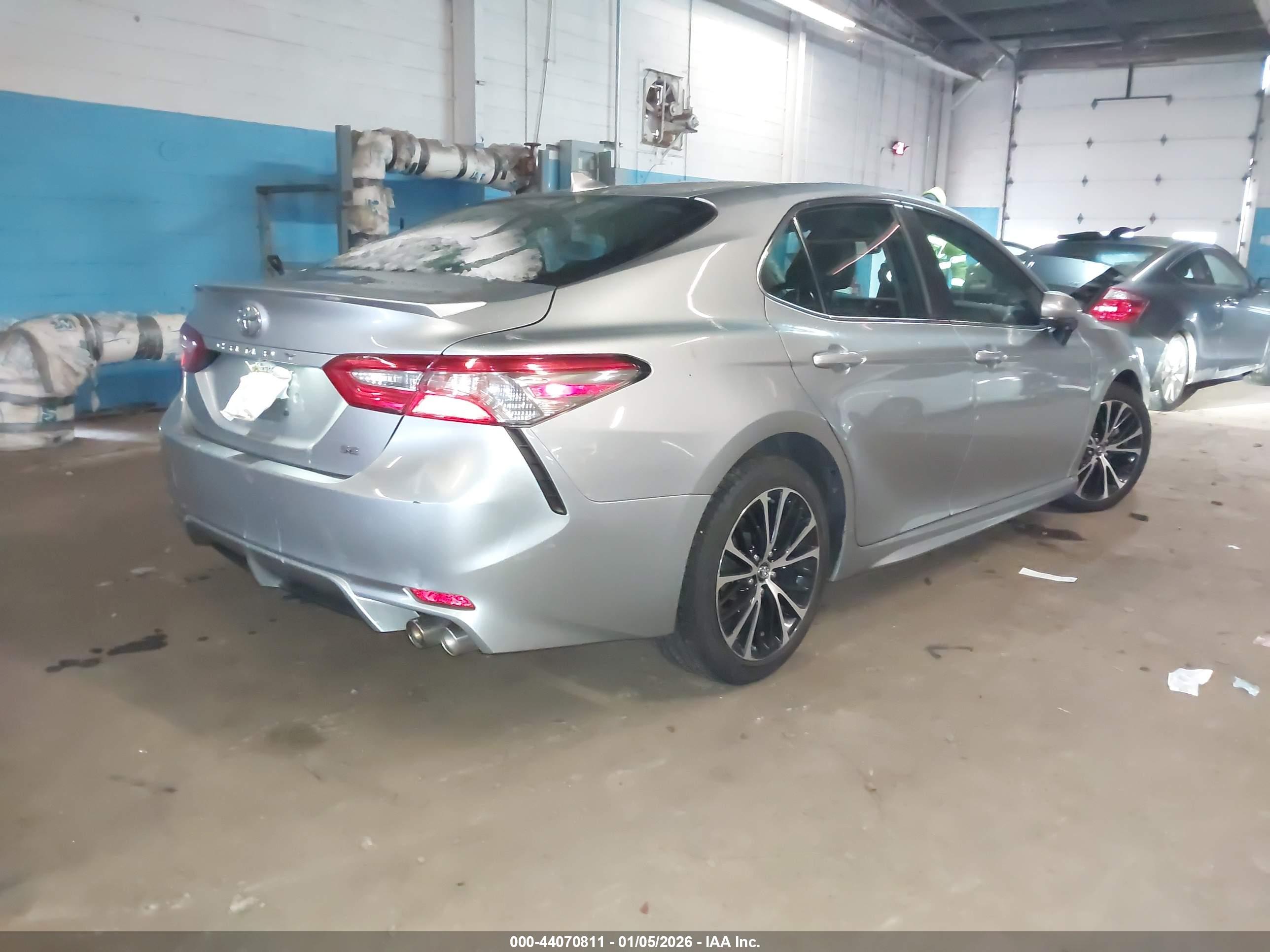 TOYOTA CAMRY image 4