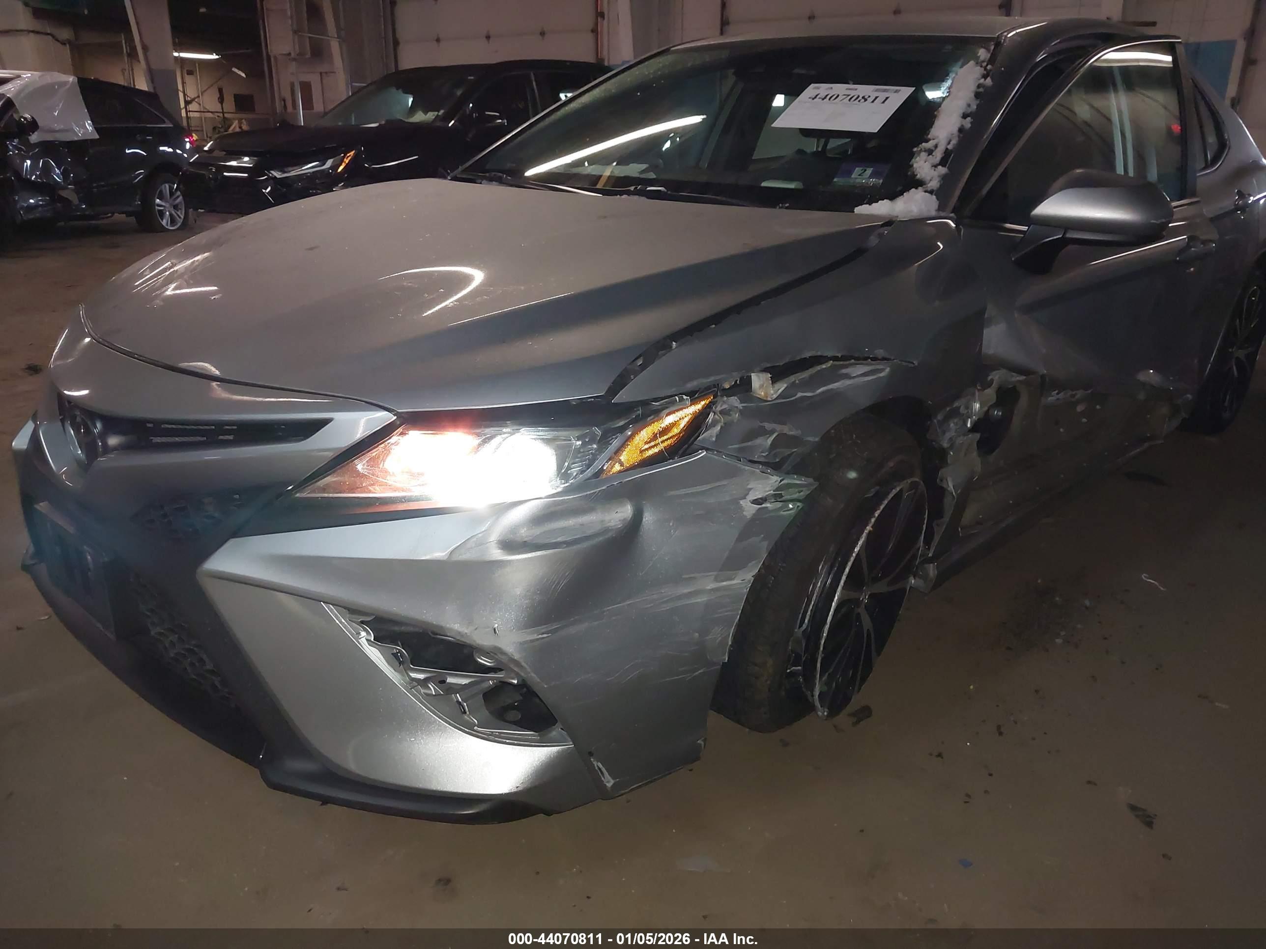 TOYOTA CAMRY image 6