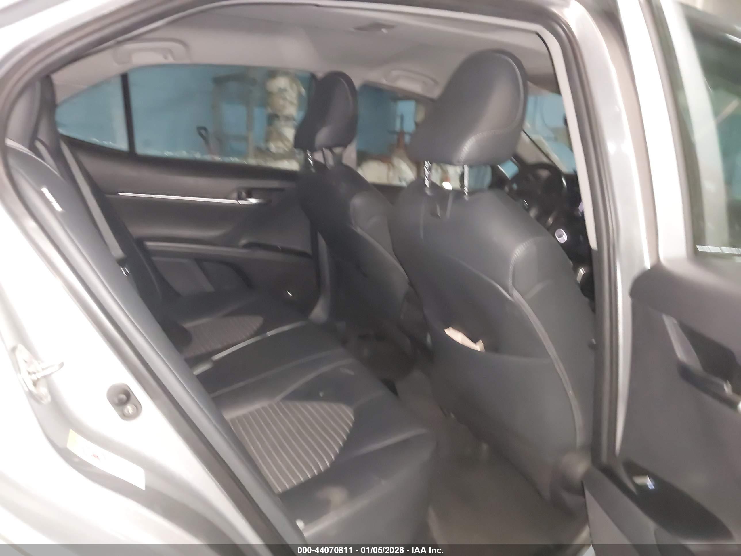 TOYOTA CAMRY image 8