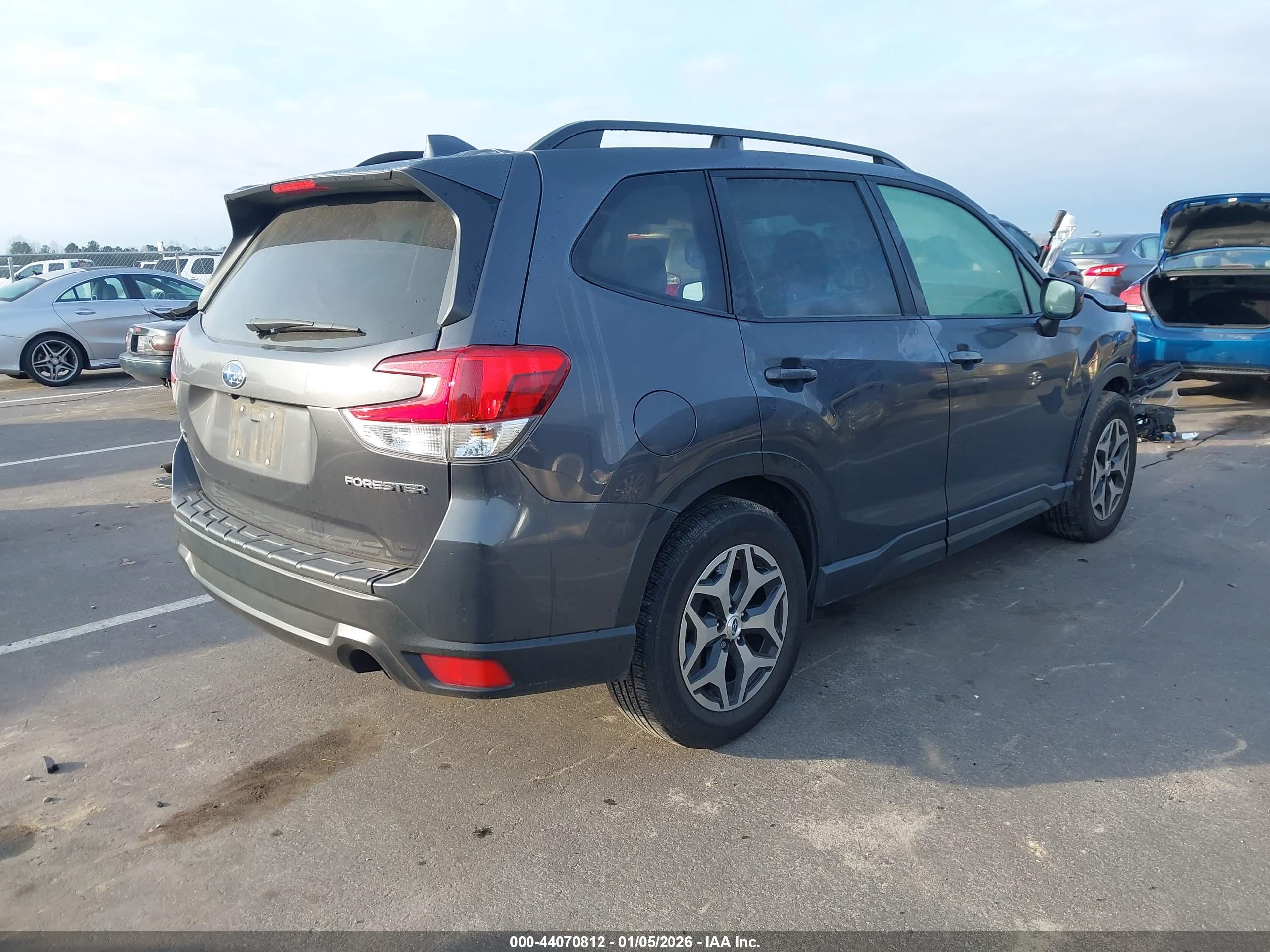 SUBARU FORESTER image 4