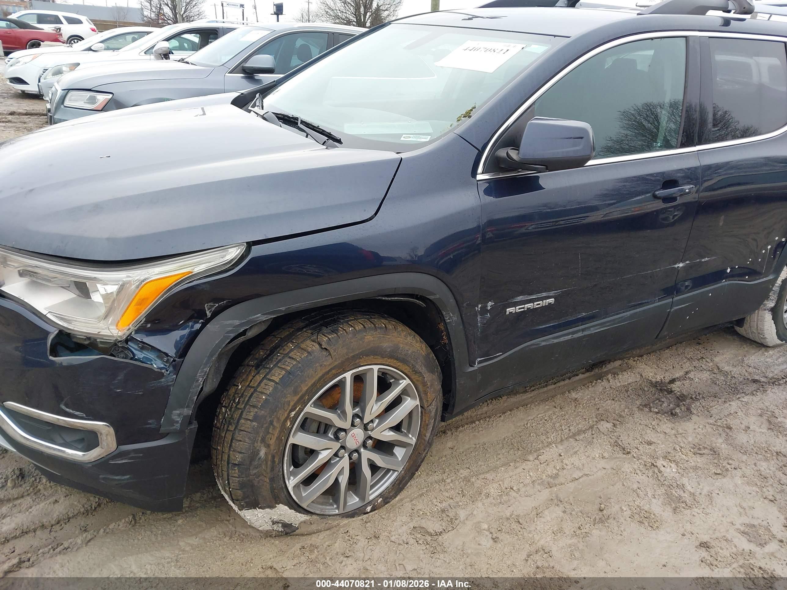 GMC ACADIA image 6