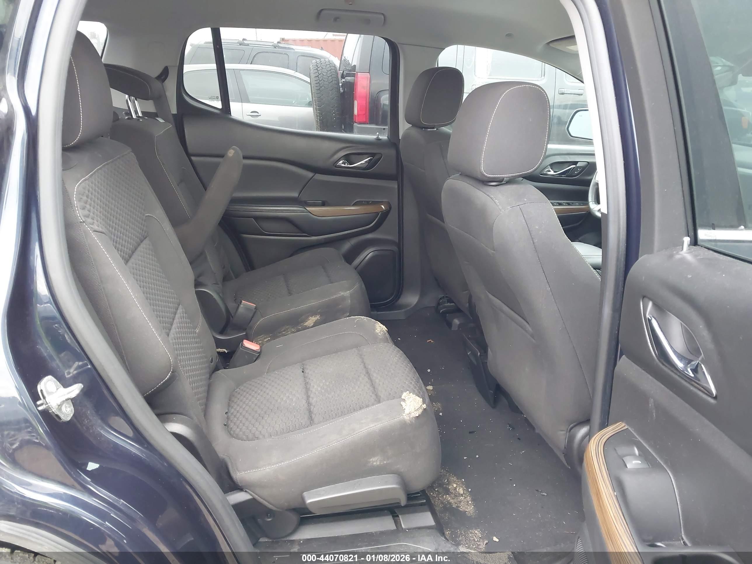 GMC ACADIA image 8