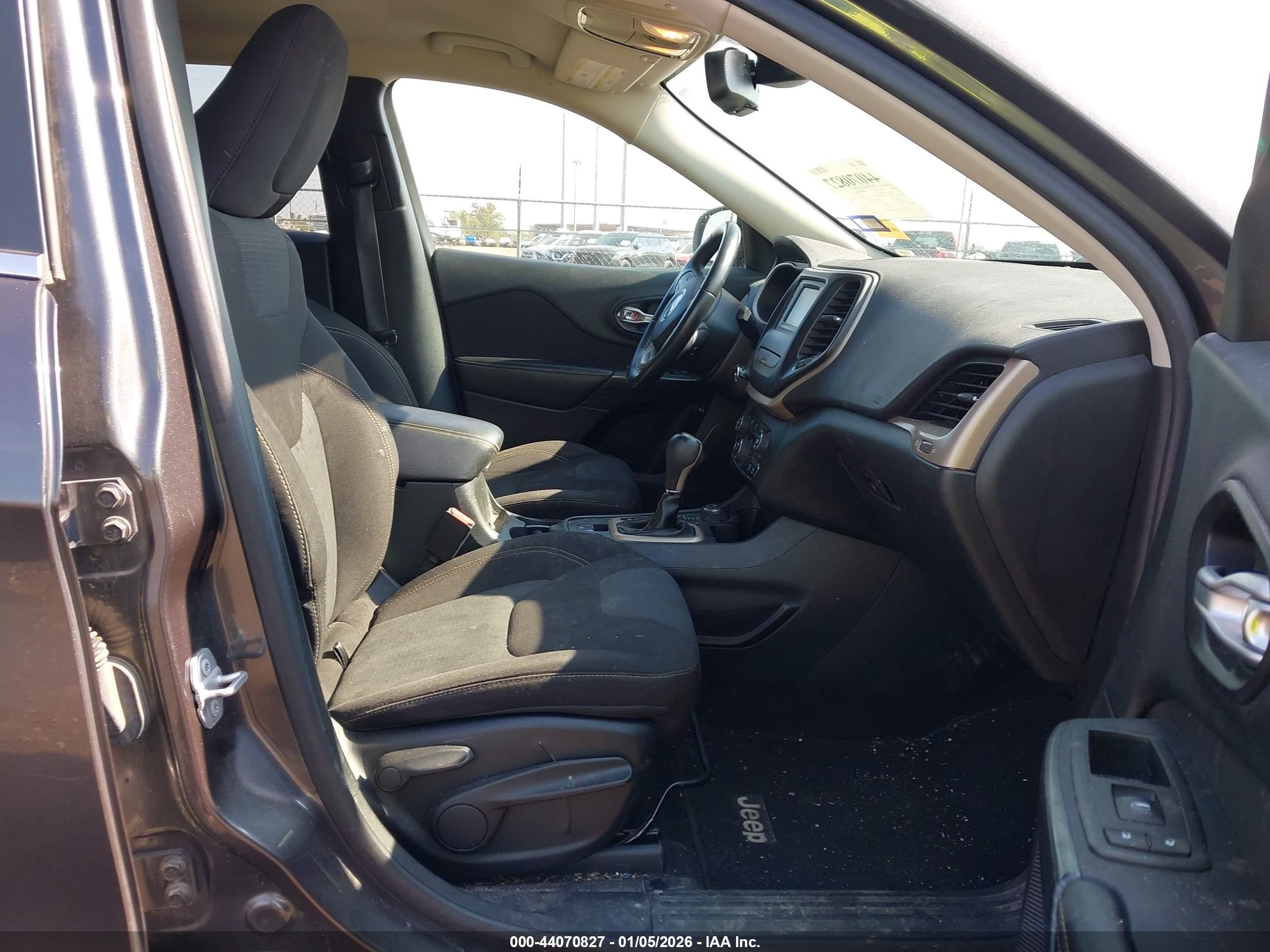 JEEP CHEROKEE image 5