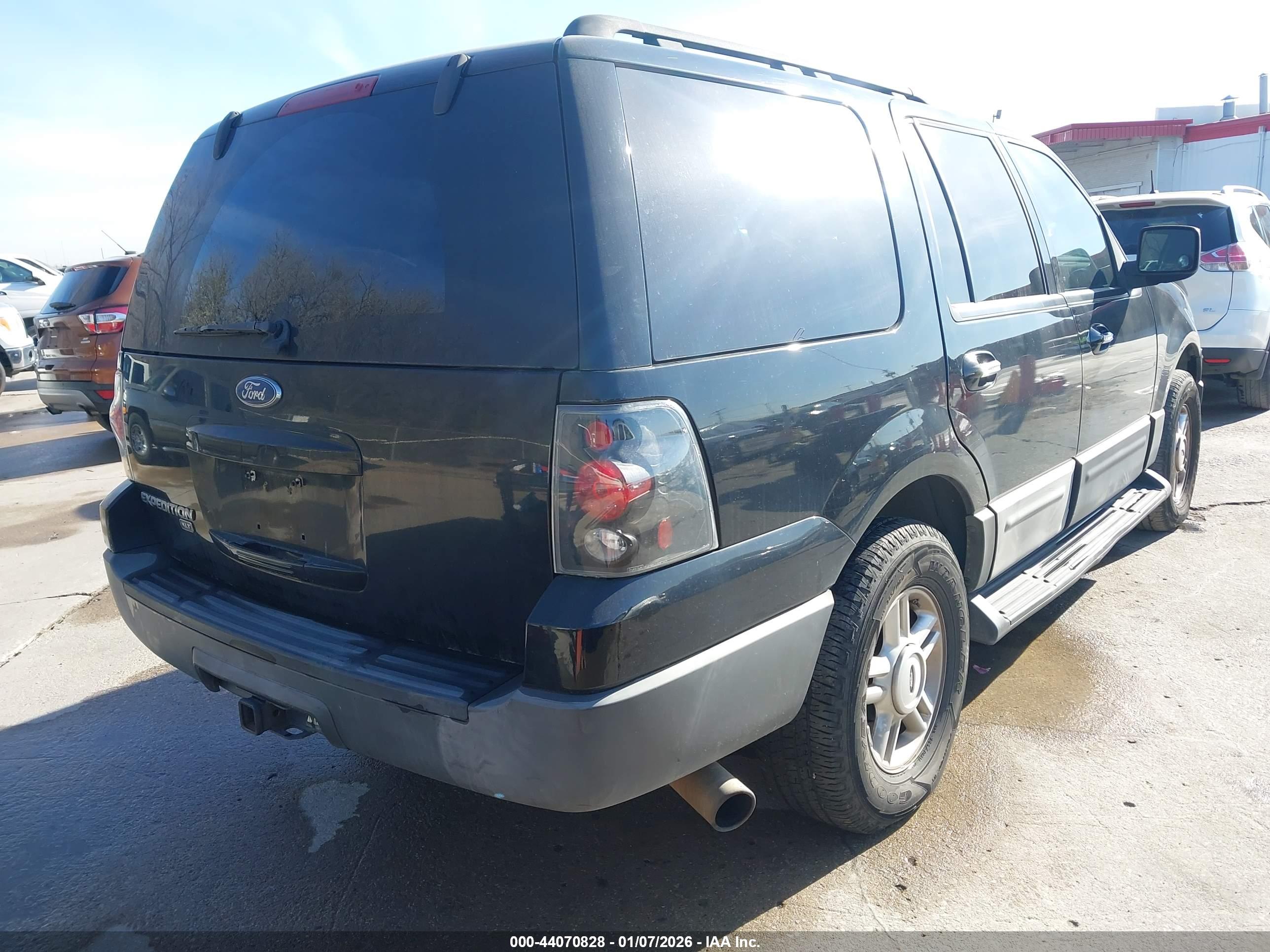 FORD EXPEDITION image 4