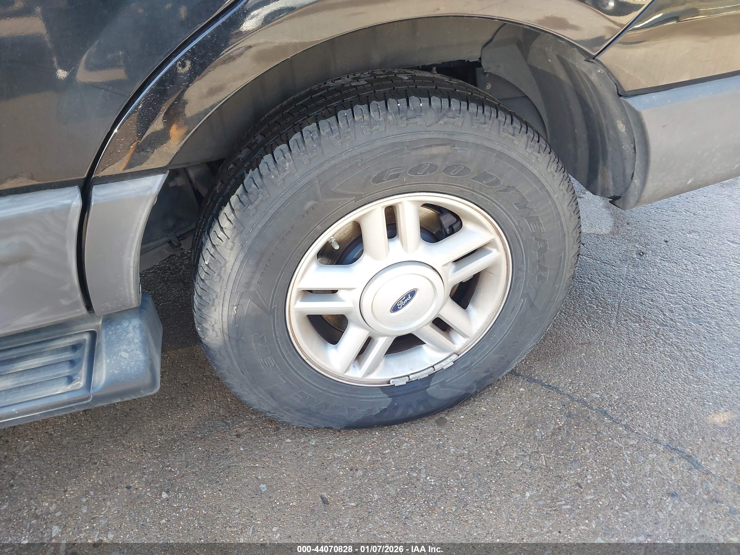 FORD EXPEDITION image 6