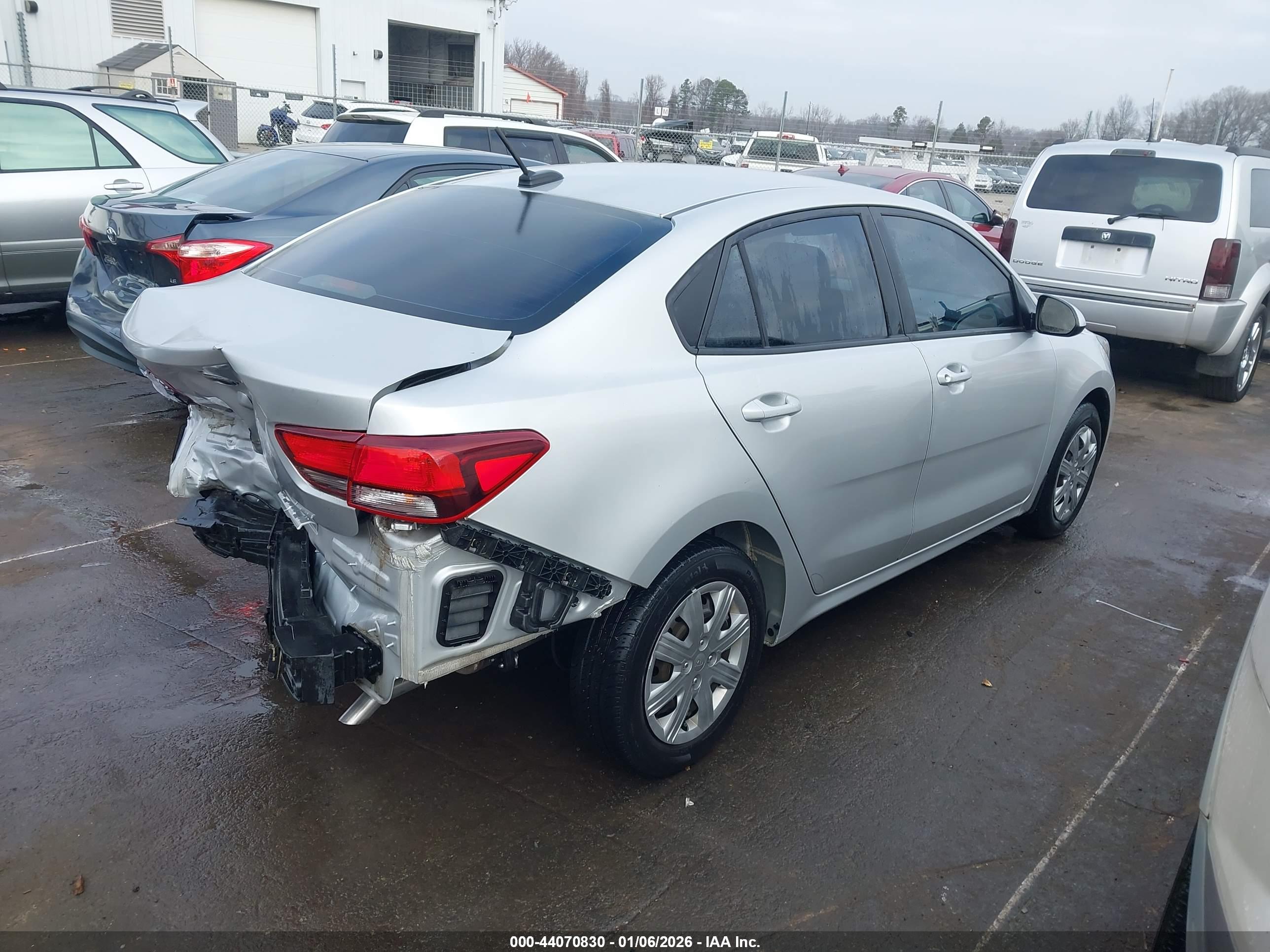 KIA RIO image 4
