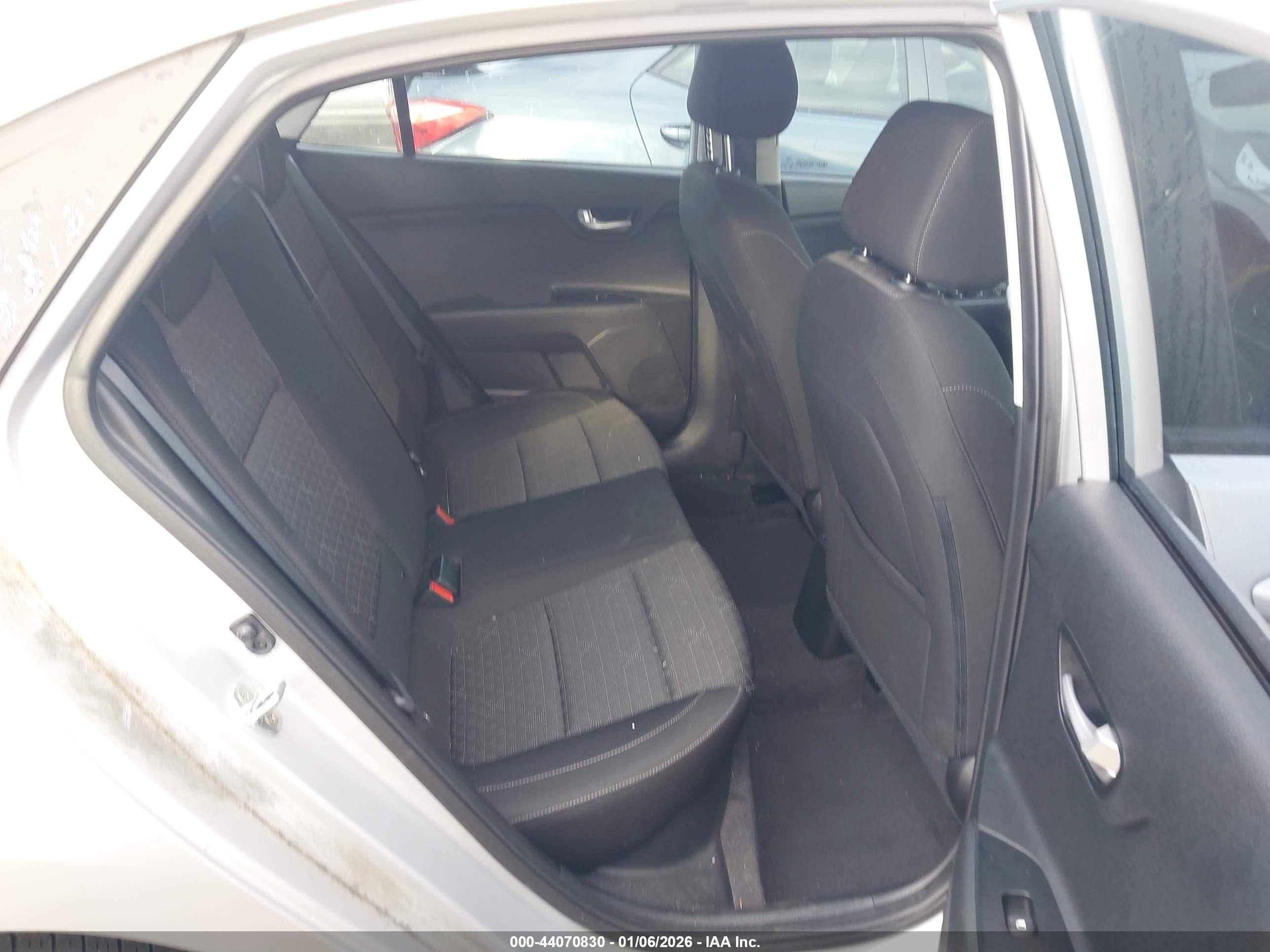 KIA RIO image 8
