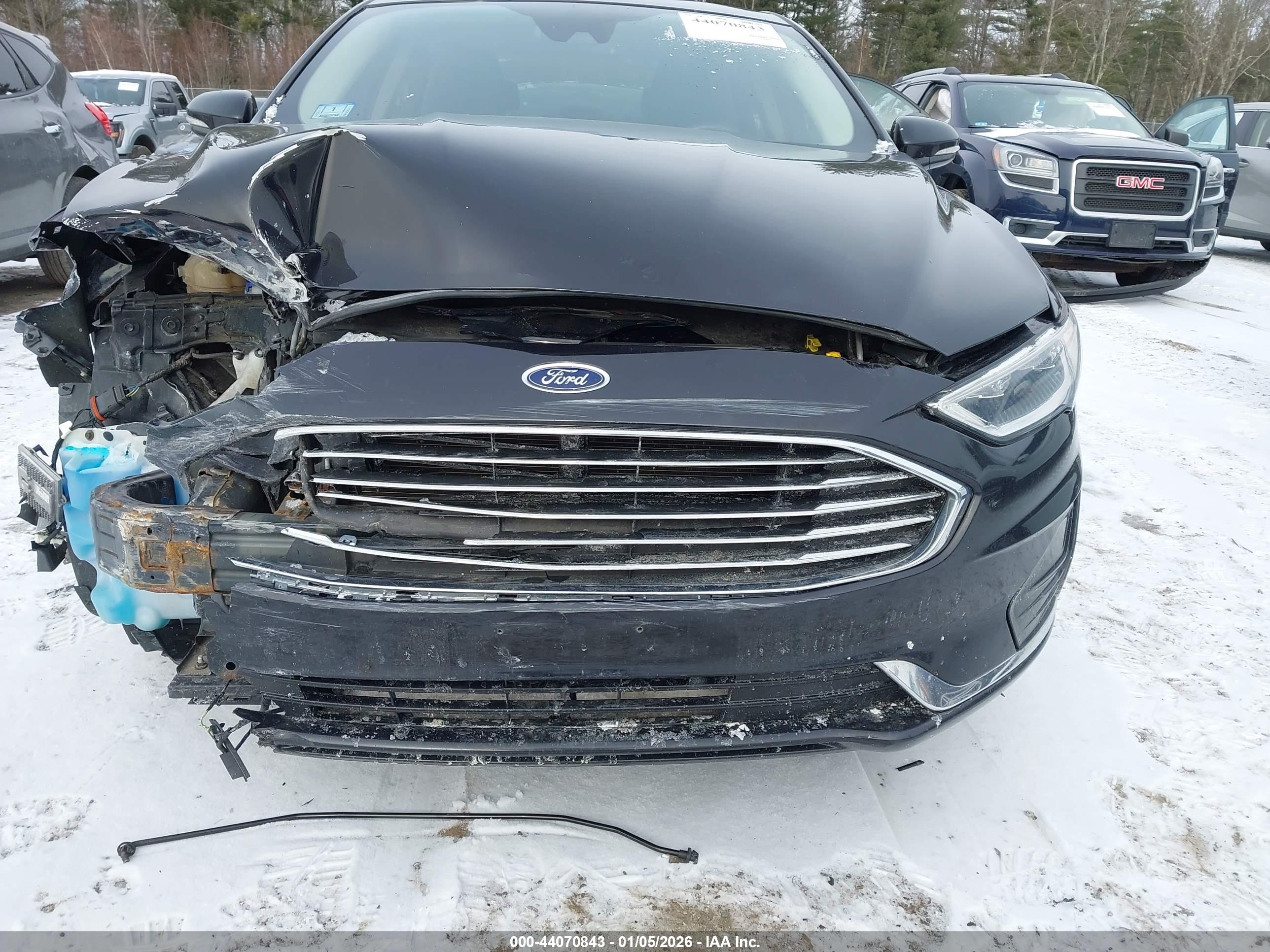 FORD FUSION image 6