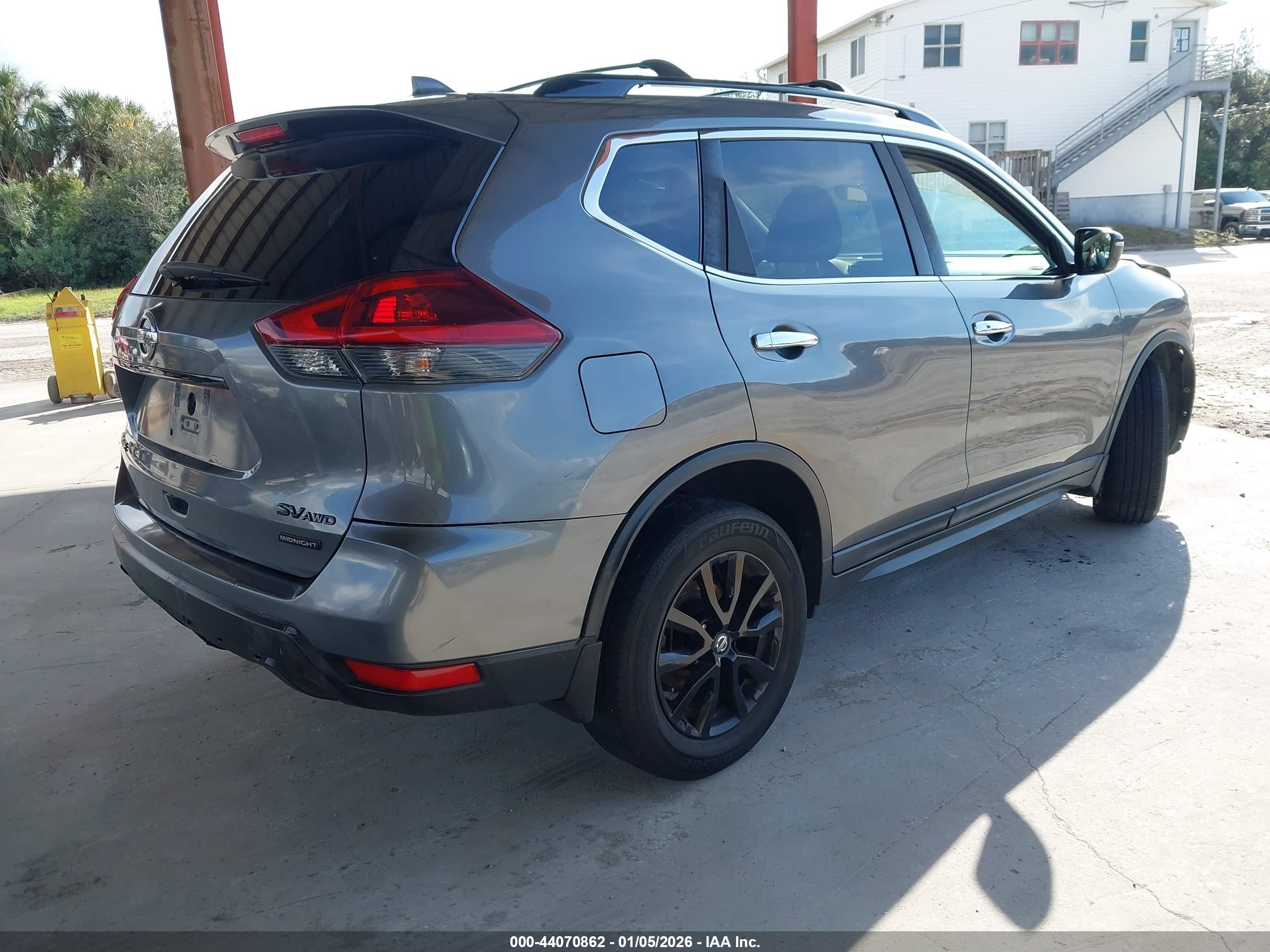 NISSAN ROGUE image 4