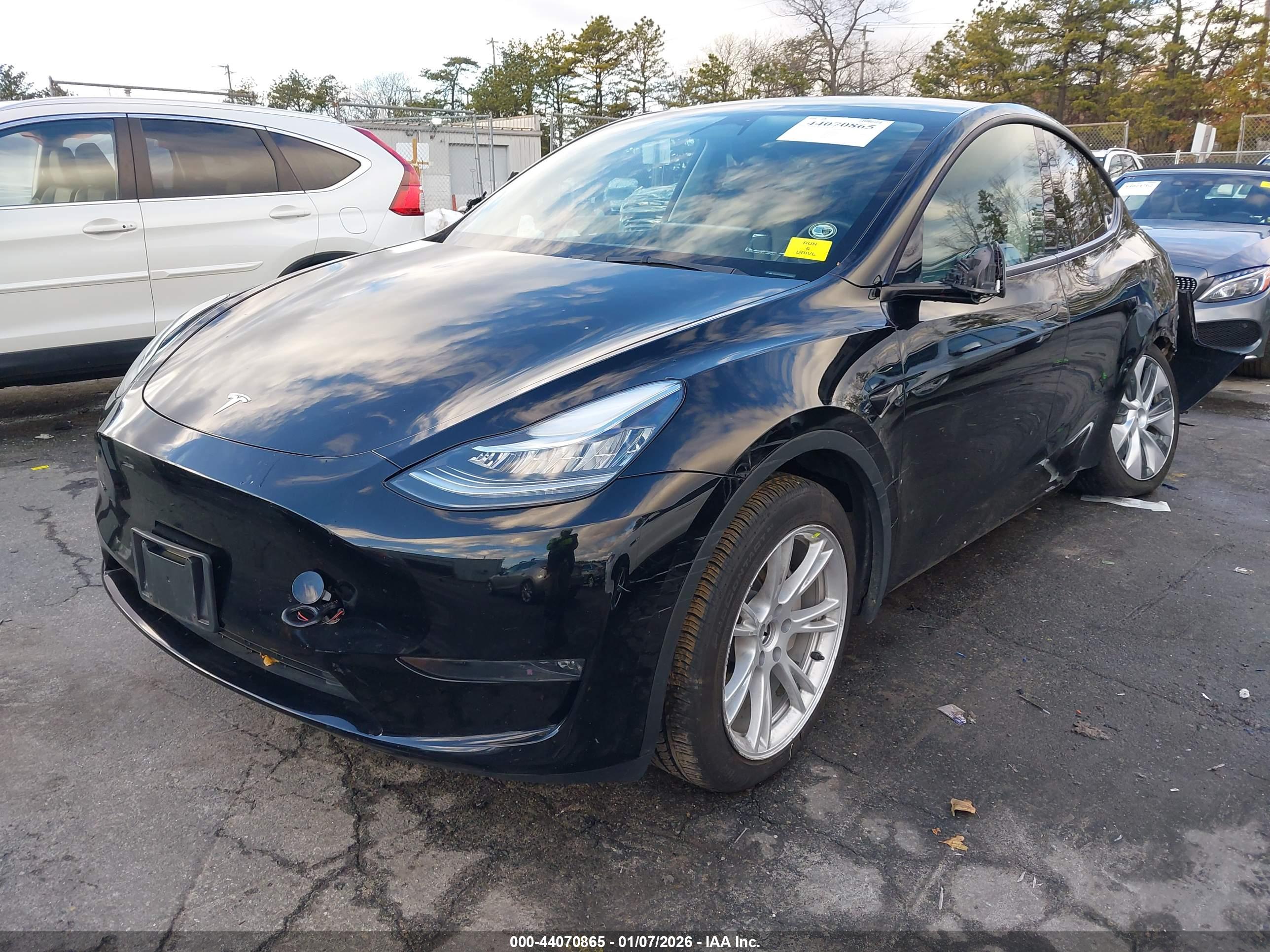 TESLA MODEL image 2