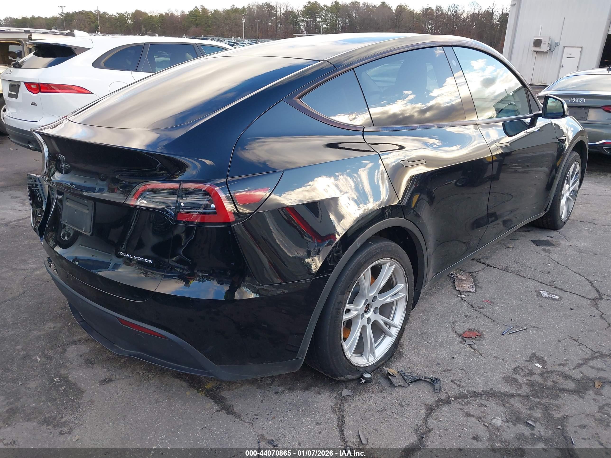 TESLA MODEL image 4