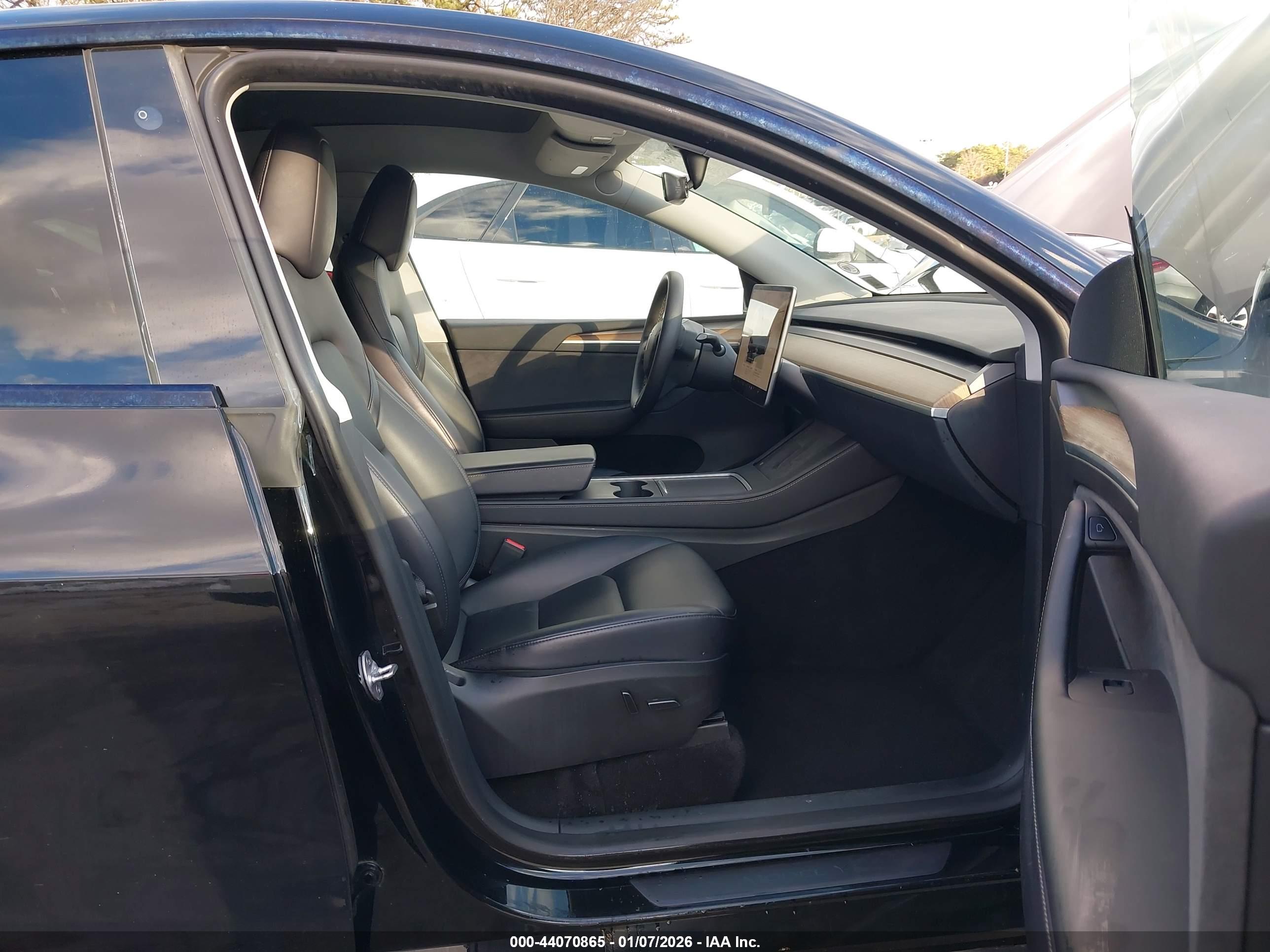 TESLA MODEL image 5