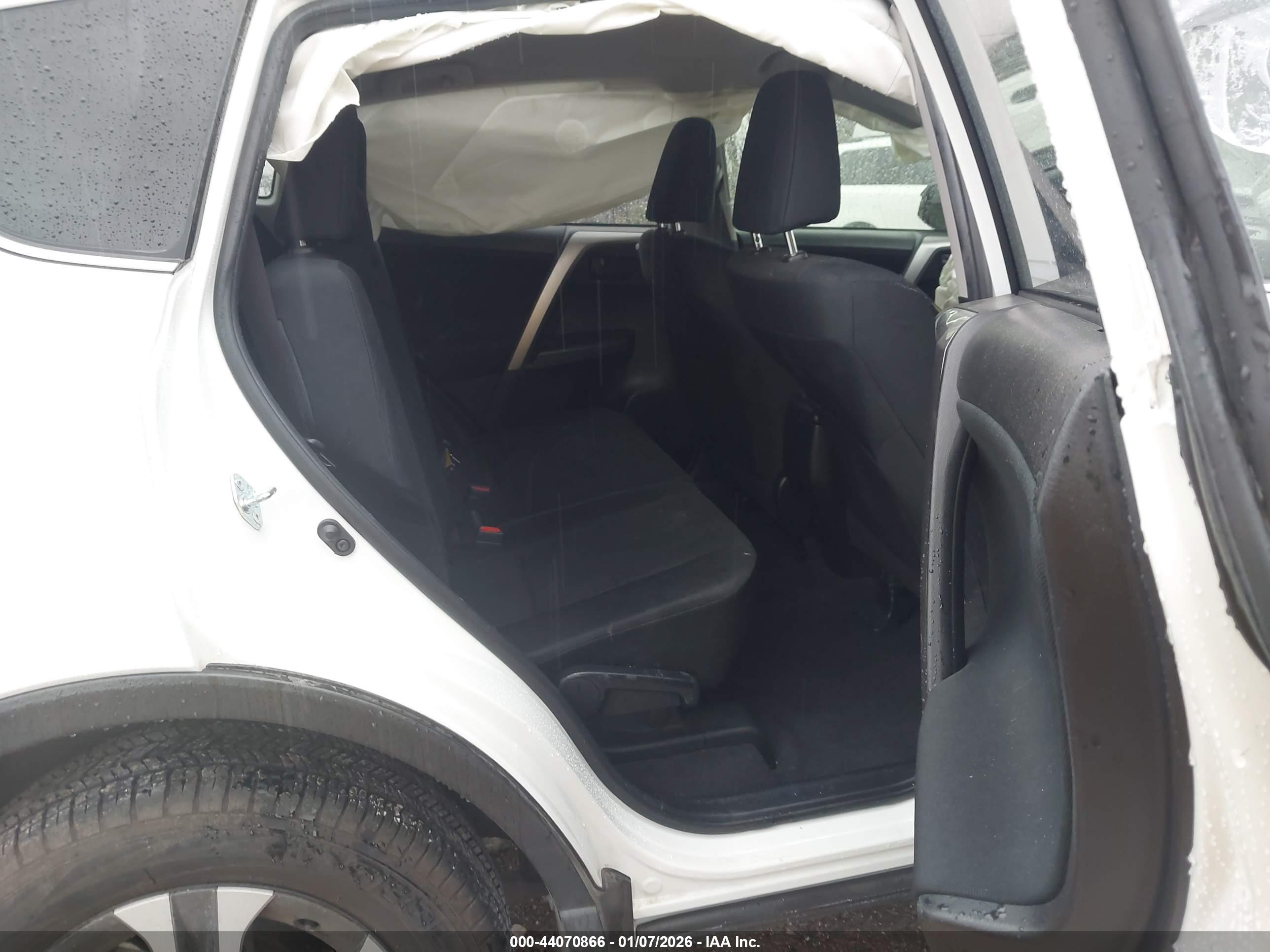 TOYOTA RAV4 image 8
