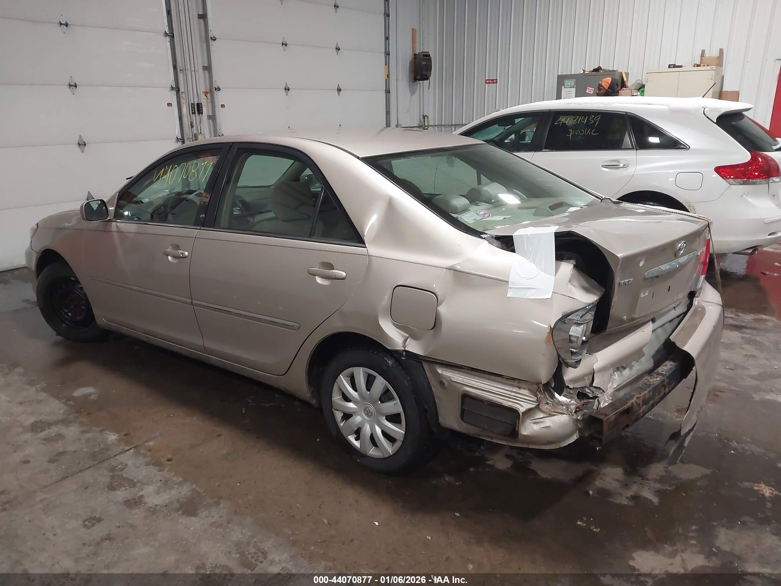 TOYOTA CAMRY image 3