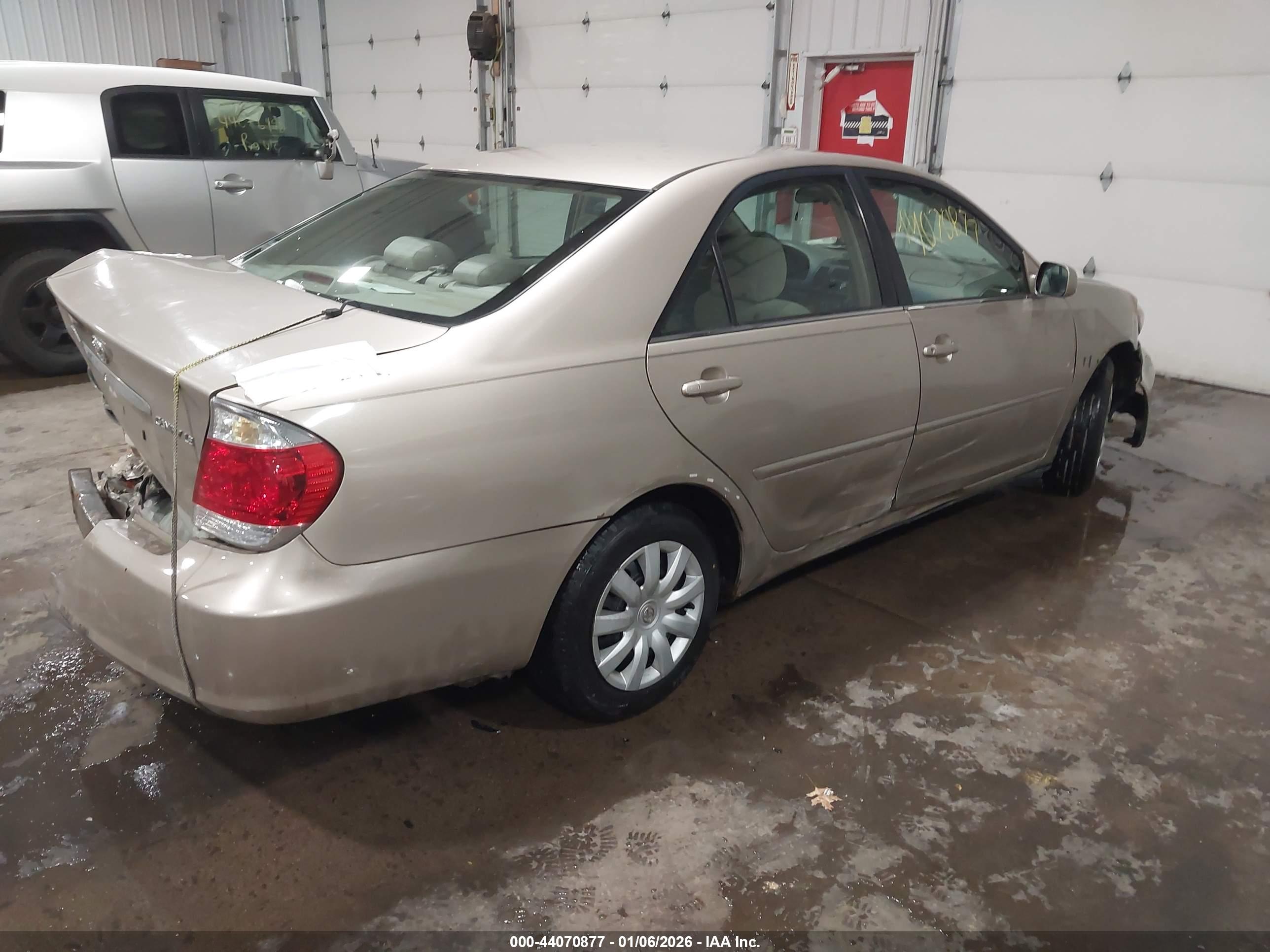 TOYOTA CAMRY image 4
