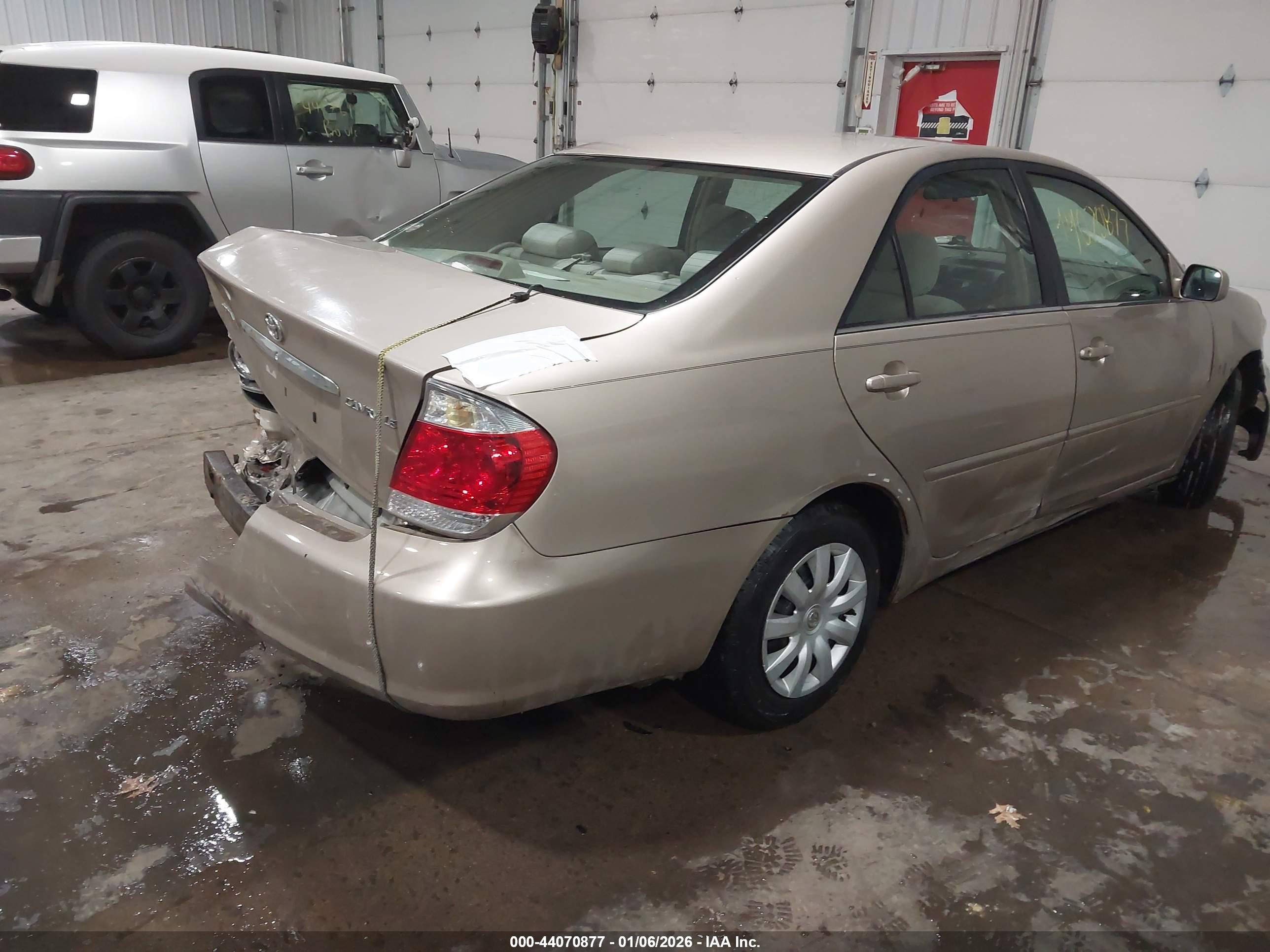 TOYOTA CAMRY image 6